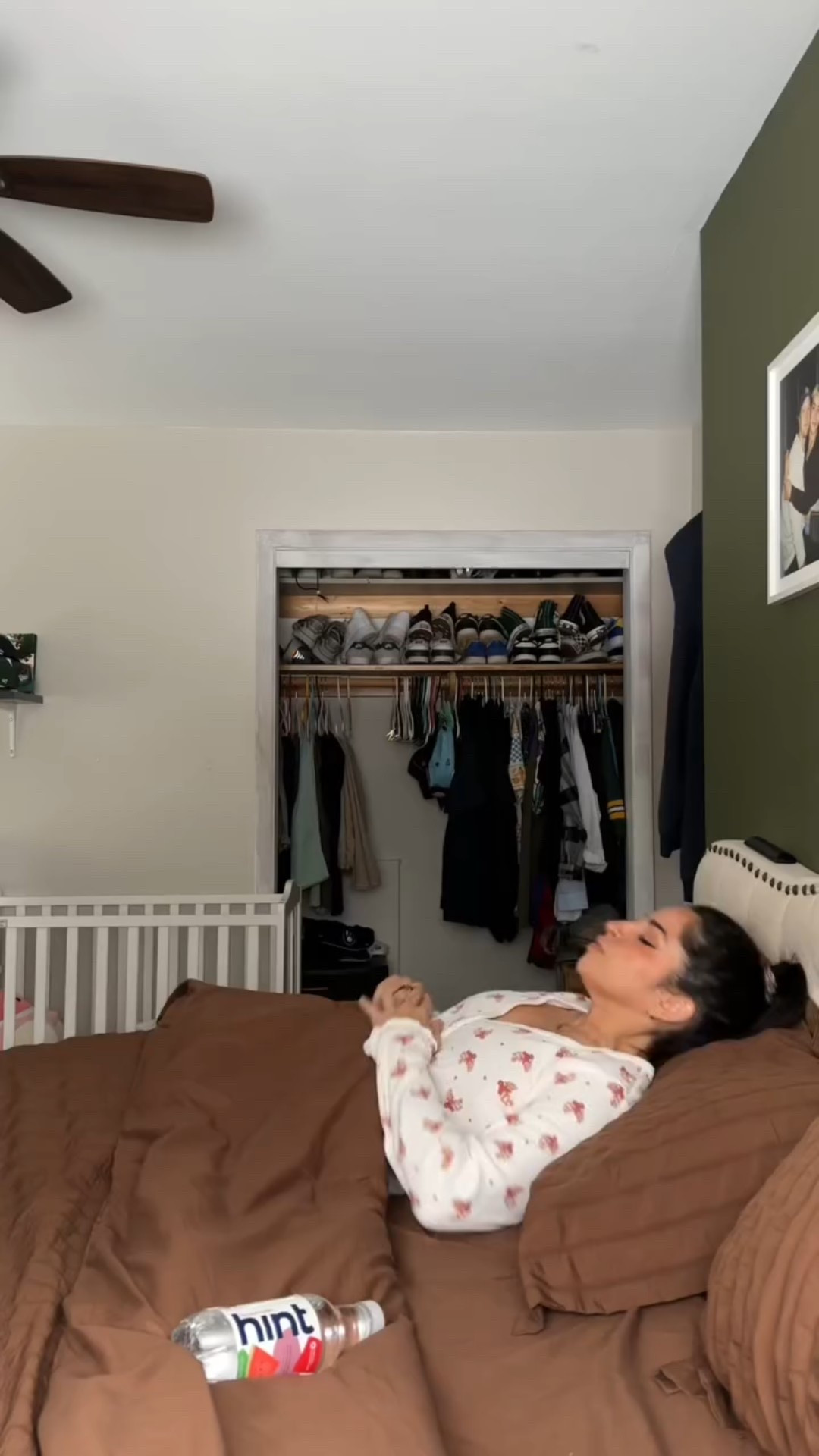 Beach vibes were the goal and Hint helped me achieve that 💧🥥 #HintPartner #HintWater #MomLife #Hydration #motherhood