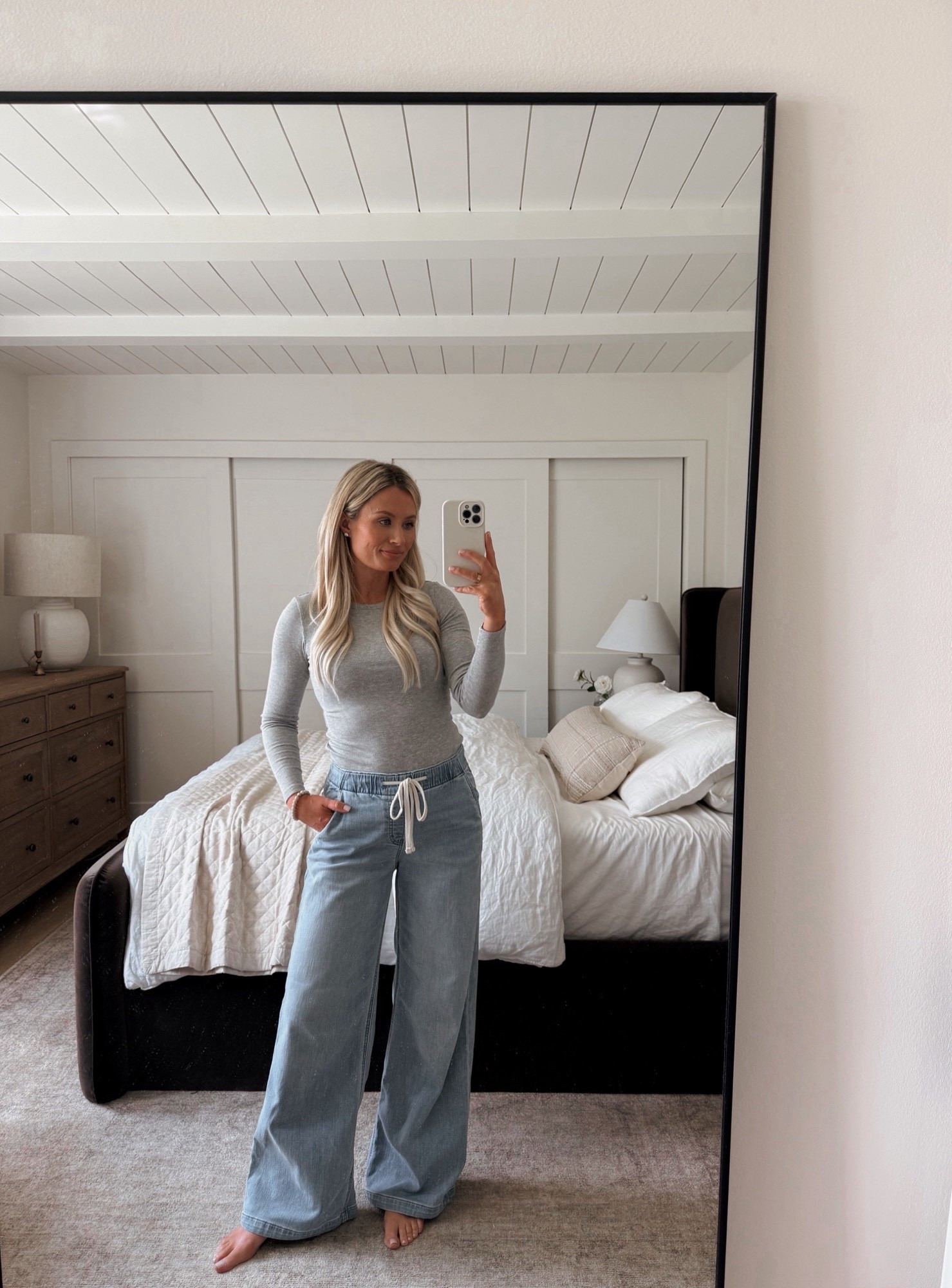 Love these jeans! Such a cute and comfy fit 
Top: small
Jeans: x-small


#LTKSeasonal #LTKSaleAlert