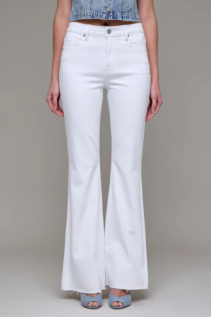 [HAPPI] White Clean Cut 33" Inseam Stretch Flare | Hidden Jeans