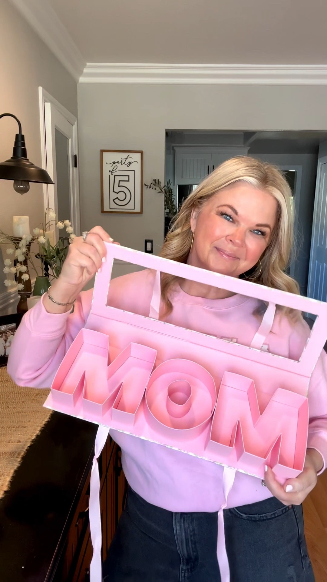 MOM gift box perfect for gifting this Mother’s Day! Grab one before they are gone🩷💐🎀

#LTKmomlife #LTKSeasonal #LTKHome