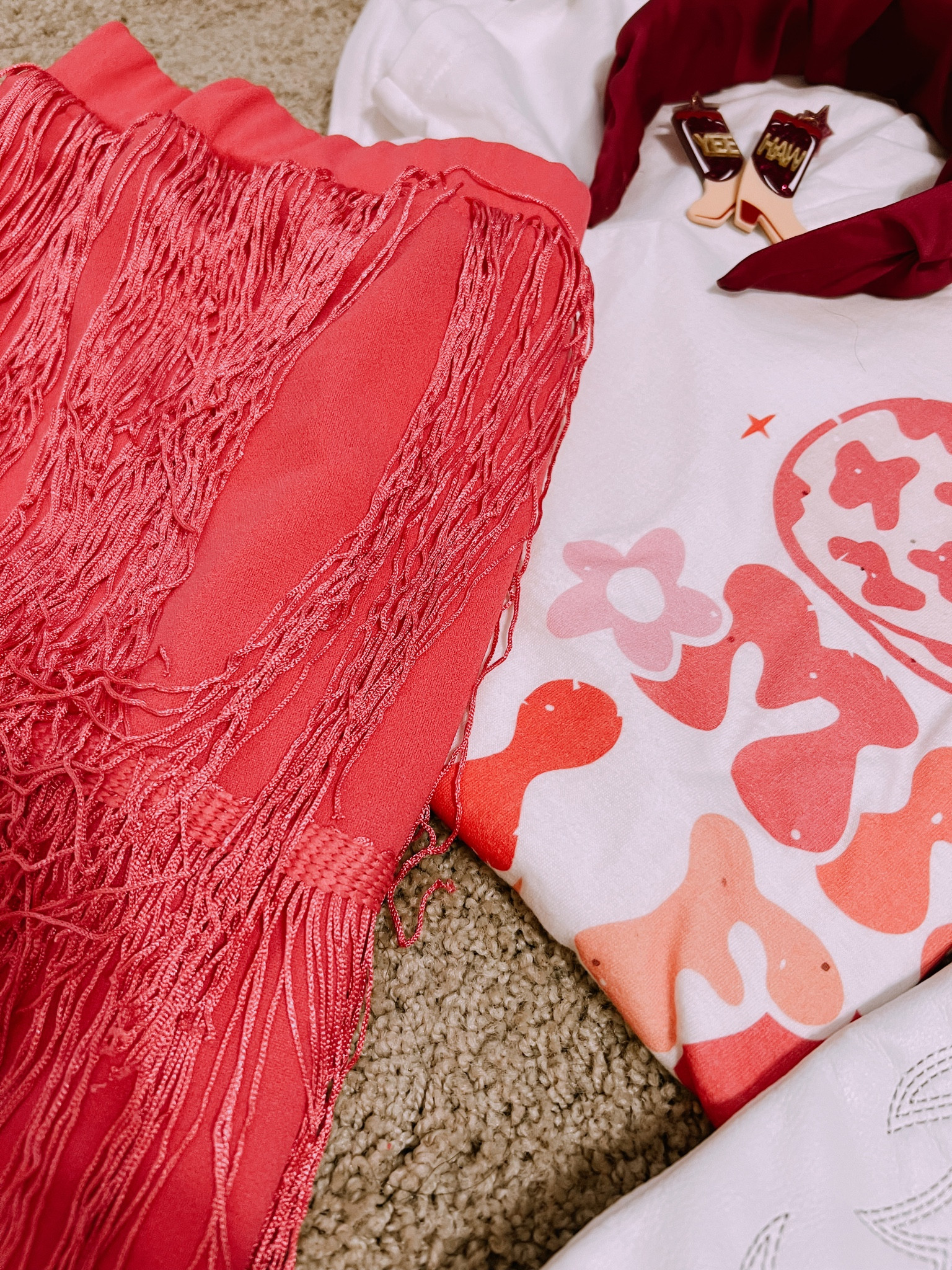 earrings are from the white hangar boutique! 

use code COURTNEY20 for $$$ off! 