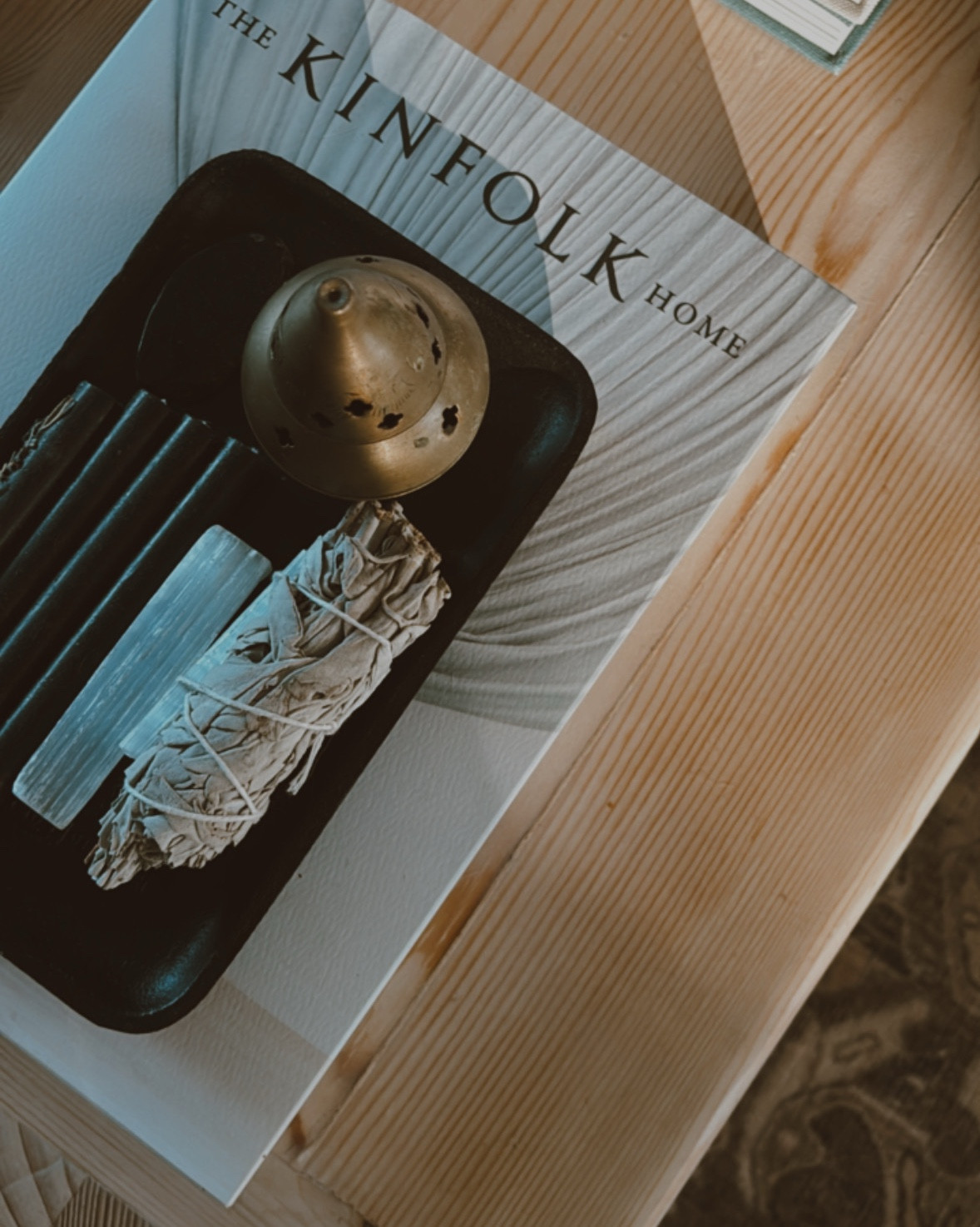 🖤 Coffee table styling made simple 🖤

I always get questions about the pieces I use to style my coffee table — so I’ve rounded up similar items you can easily shop! Think neutral tones, mixed textures, and a few elevated touches to pull it all together.

Everything’s linked on my LTK — tap to recreate the look in your space. ✨ #LTKhome #coffeetablestyling #neutraldecor #homedecor

#LTKstyletip #LTKcanada