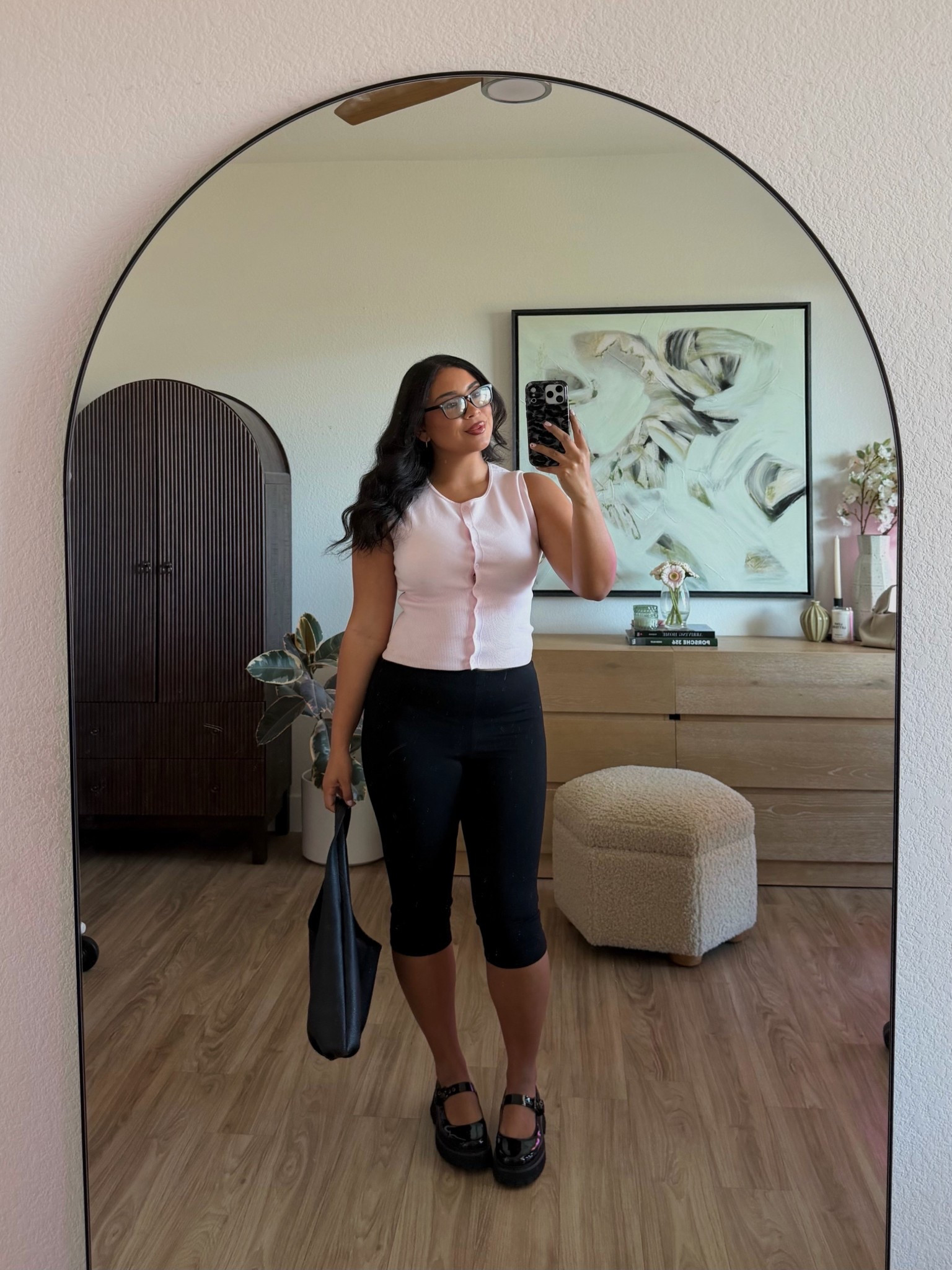 spring outfit inspo💗 top is Aritzia & capris are skims, sized up in both! Wearing a L in the top & in the capris