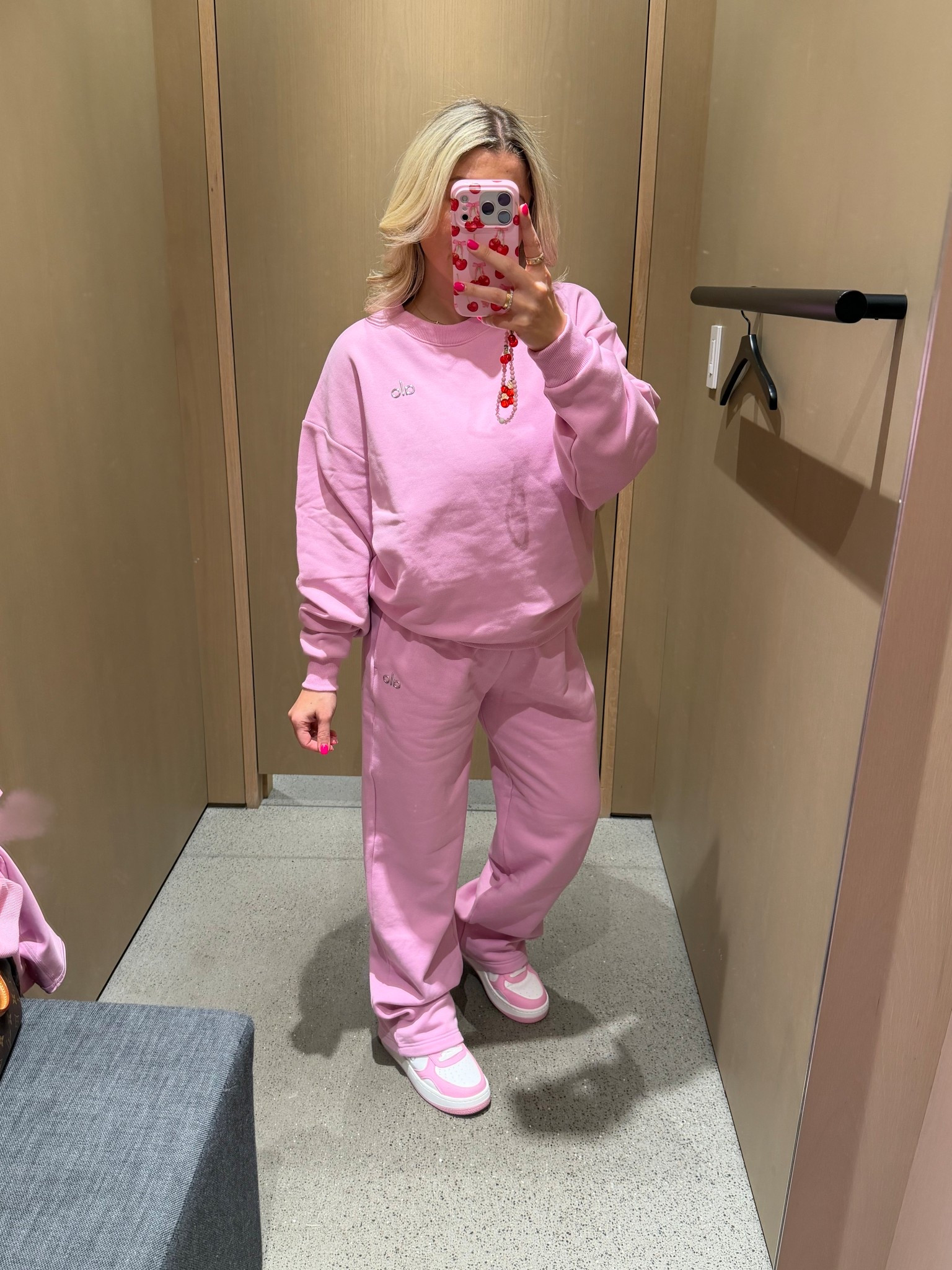 New Alo candy heart pink 💗
Size small
Alo sneakers 
Valentine’s Day outfit
Gift idea 

#LTKFindsUnder100 #LTKFindsUnder50 

#LTKootd