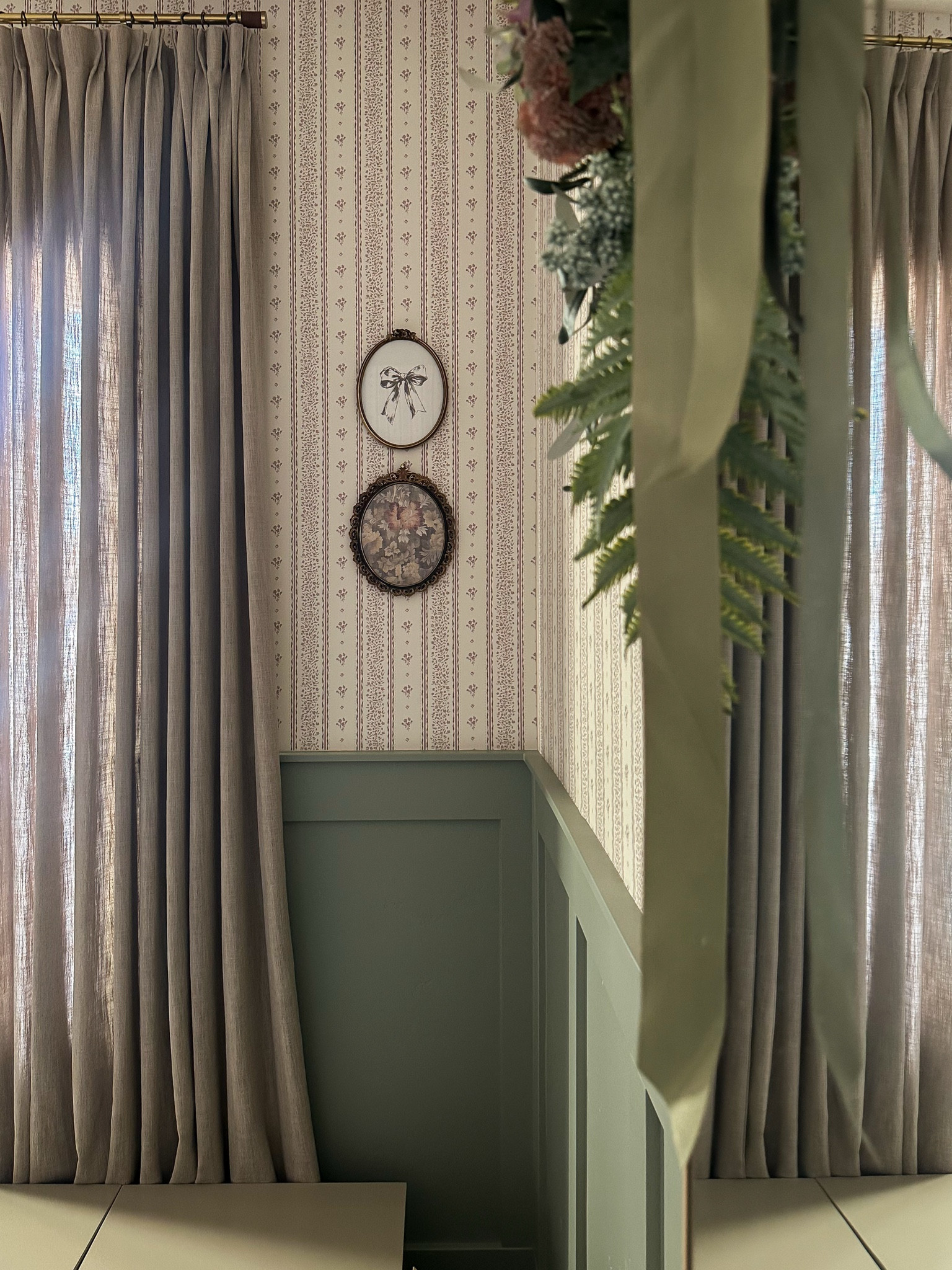 These vintage picture frames are my favorite! 😍

#LTKMostLoved #LTKHome #LTKSaleAlert