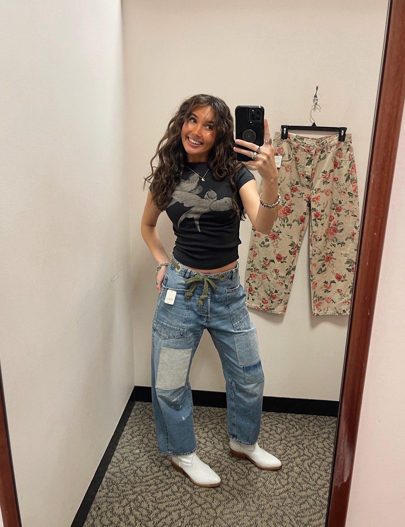These patchwork jeans🫶🏼

#jeans #freepeople #denim #westernchic #boho