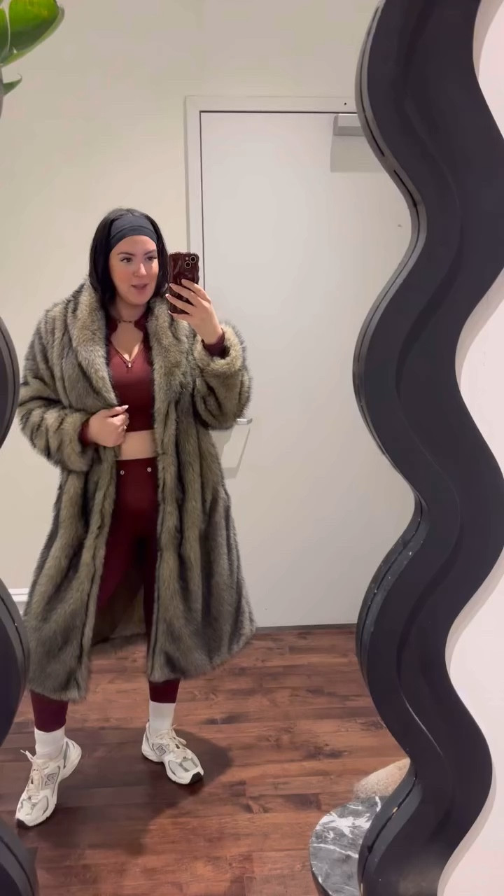 Im at the point in life where I just want any to be in spandex at all time sooooo I’ve been changing into my outfits when I get to work. What do yall think of the look?! 

#midsize #size14 #size12 #midsizefashion #midsizeootd #midsizeblogger #midsizestyle #curvy #12thtribevibes #bodyacceptance #smallfat #comfy #matchingset