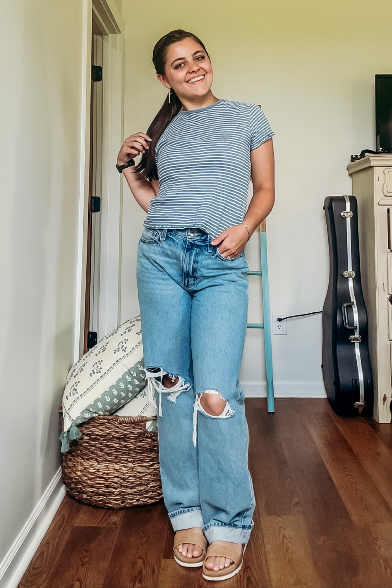 Casual church fit 💙 
Jeans are size 4
Shirt was thrifted
Linked a similar shoe. Mine are boutique by Corkys. 

#LTKfindsunder50 #LTKfindsunder100