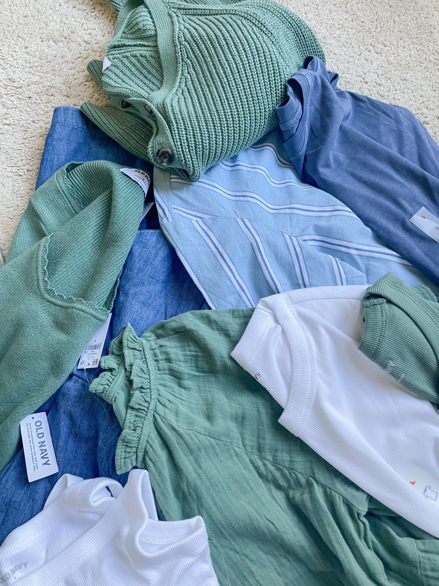 The perfect soft summer color palette Old Navy spring haul! 💙💙💚🌿

I refreshed some of my basic tees for spring, added some button up shirts, a new dress and the most adorable sweetheart jumpsuit! 

&& old navy is doing there super cash sale! 

#LTKFindsUnder50 #LTKSpringSale #LTKSaleAlert