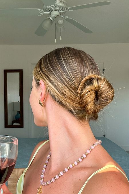 The perfect sophisticated hairstyle for a night out ! 