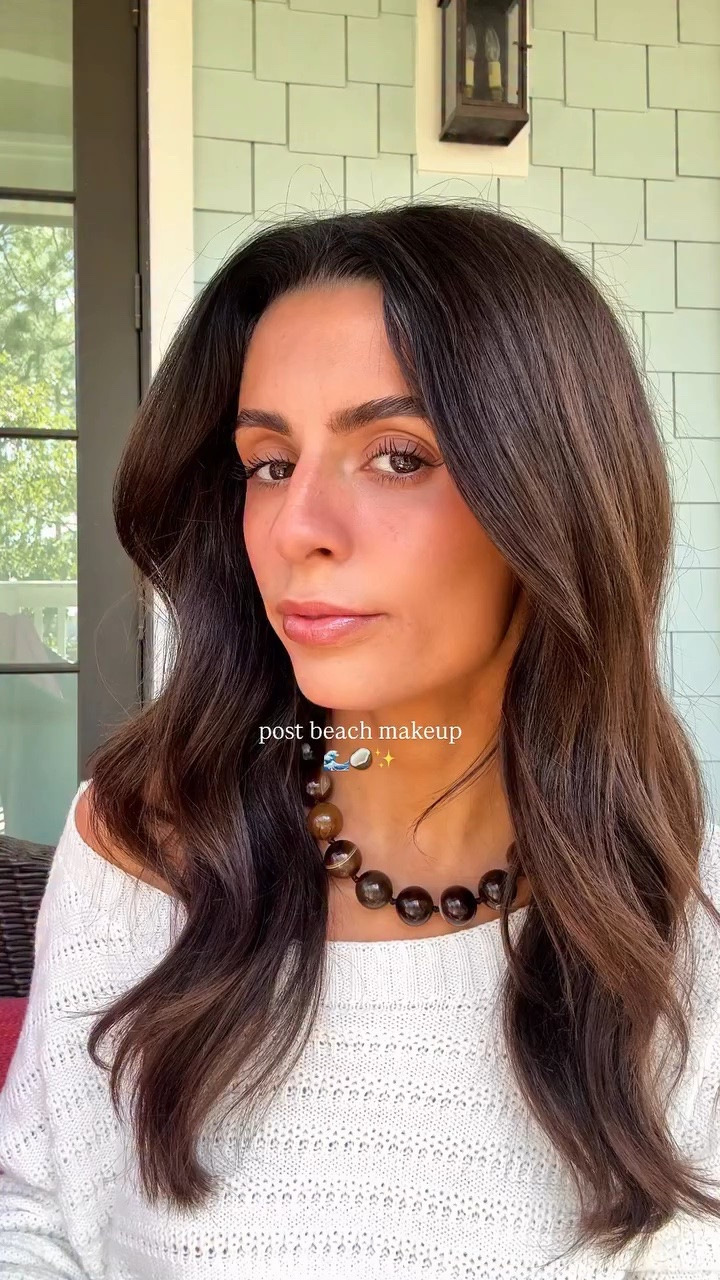 browns, bronze and sunkissed ☀️ 

nothing better than a post beach makeup look 
.
.
.
#glowymakeup #makeupinspo #beachmakeup #naturalmakeup #trending