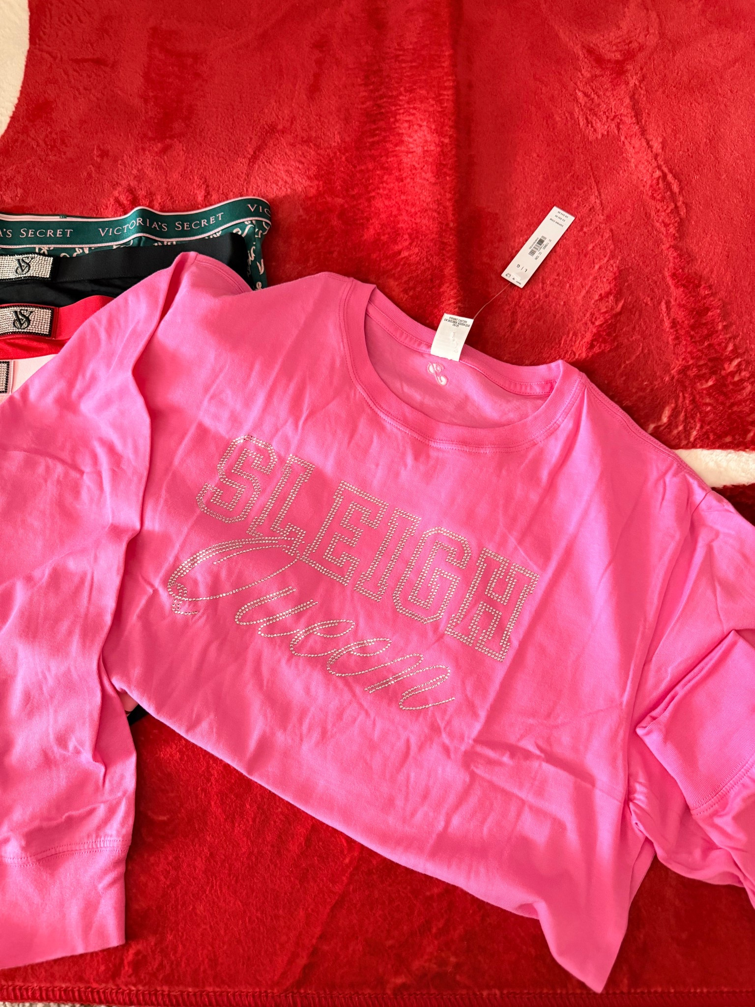 Fun “sleigh queen” long sleeve tee from PINK! 💖💖💖

#LTKGiftGuide #LTKFindsUnder50 #LTKSaleAlert