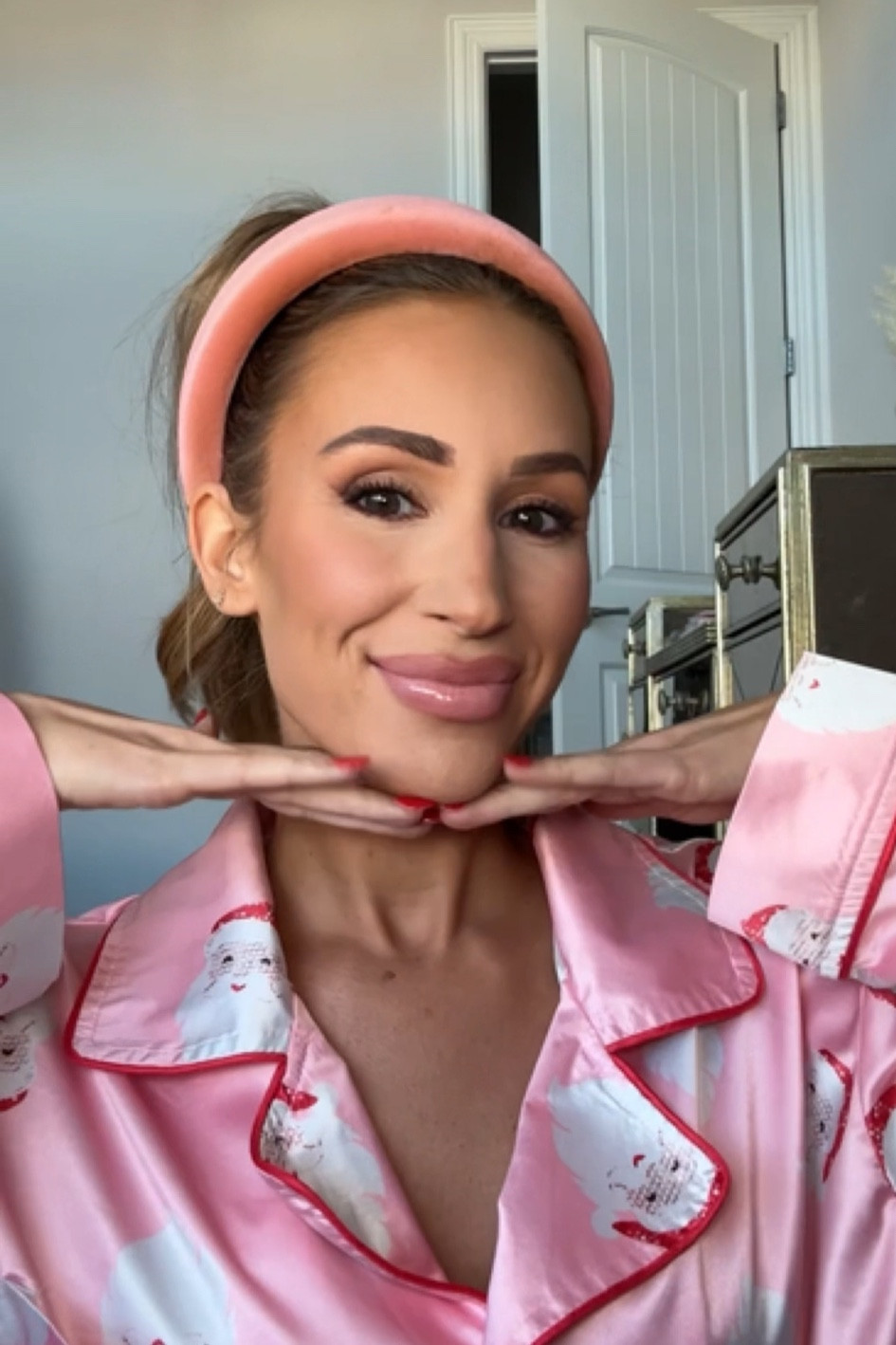 My current makeup routine 💋

Beauty products. Glam. Makeup tutorial  

#LTKBeauty