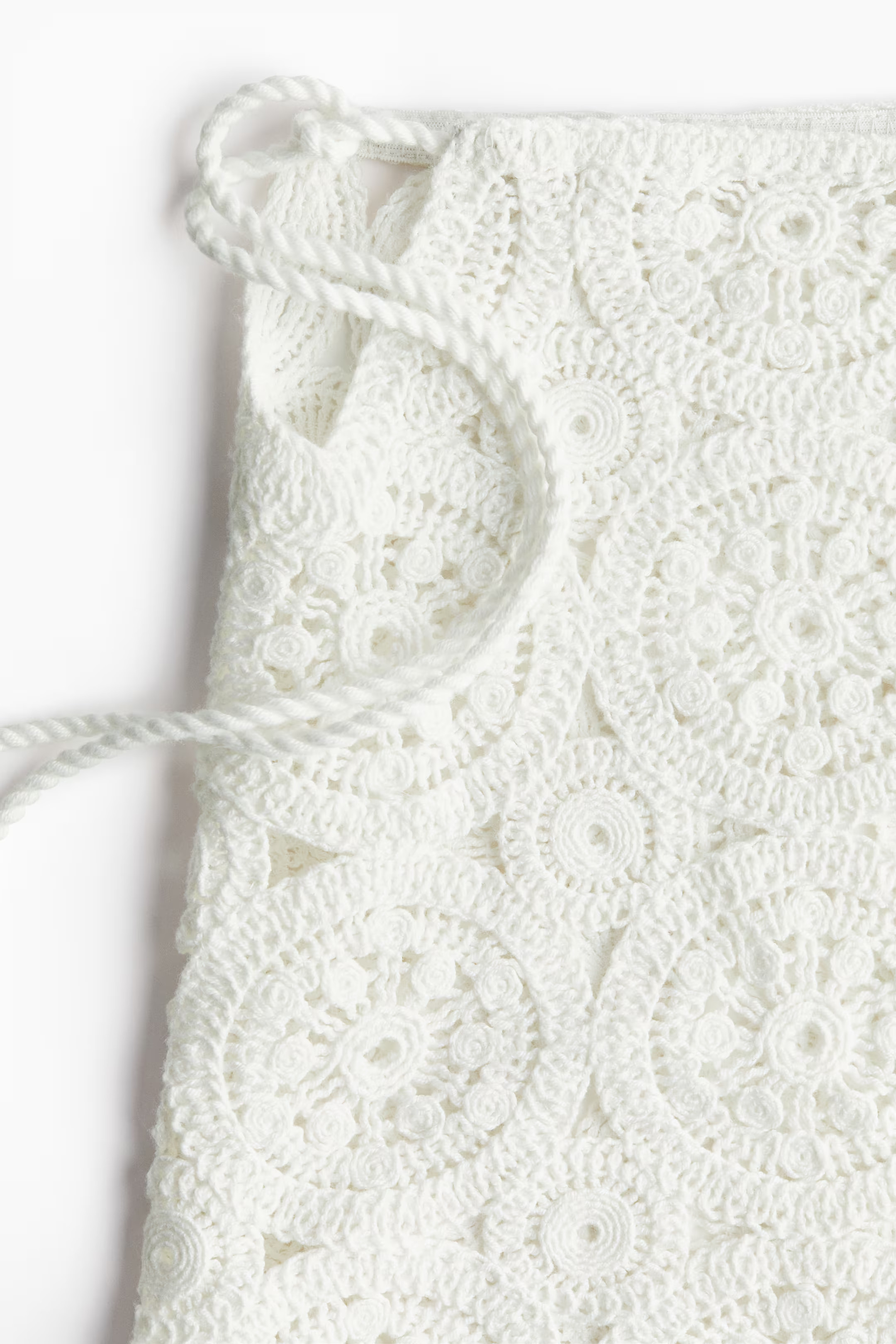 Crochet-look beach shorts | H&M (UK, MY, IN, SG, PH, TW, HK)