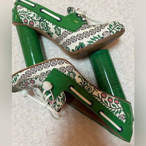 Tory Burch Fisher “Garden Party” Pump in EUC, Kelly Green and White size 8 1/2 | Poshmark