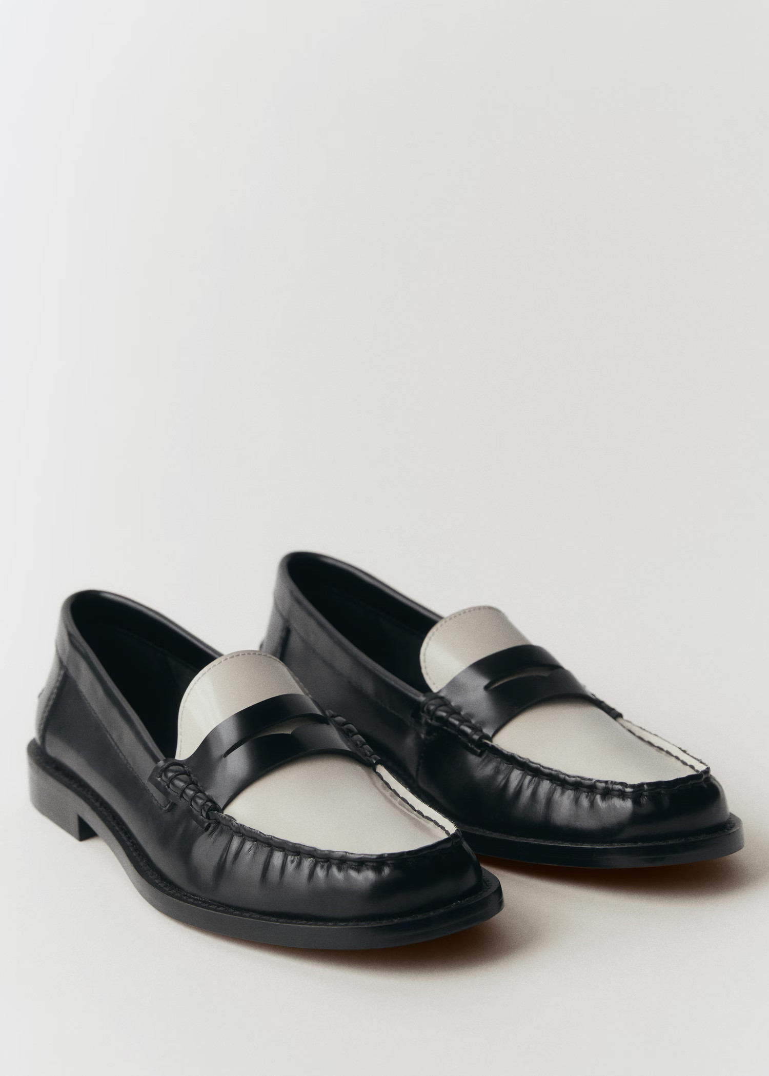 Two-tone leather loafers - Women | MANGO United Kingdom | MANGO (UK)