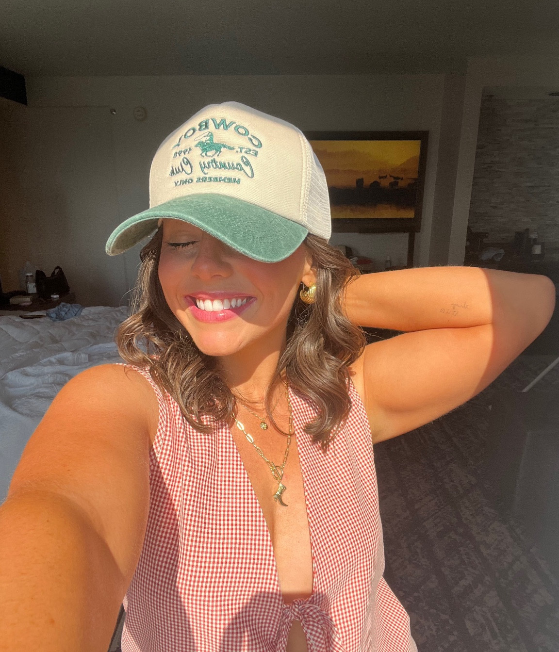 went from being a silver jewelry girl to gold REAL quick - all from Amazon! 

paired my husbands birthstone with a cowgirl pendant necklace & layered a snake chain as well 


#pavoi #goldjewelry #earrings #necklace #birthstone #flower #cowgirl 