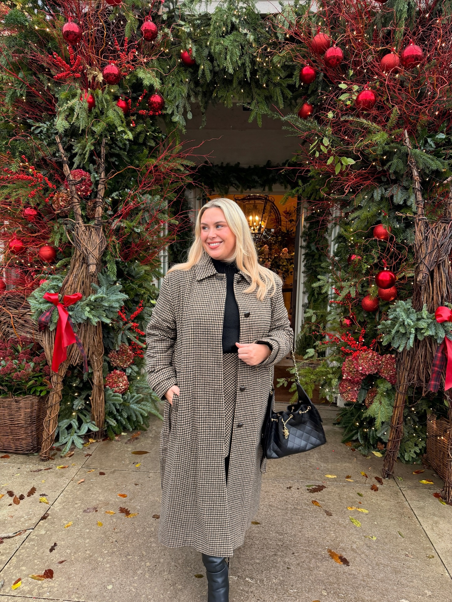 All the festive feels yesterday @limewoodhotel ✨

A girlie day was needed and what a better place to pitch up than this stunning hotel in the New Forrest. The roast was 10/10 delicious and the vibes impeccable 🎄

The hotel also has a spa so this will be one to try in 2026! 🤭

#girliechristmasday #festiveoutfits #hotelrecommendations #newforrest #newlook