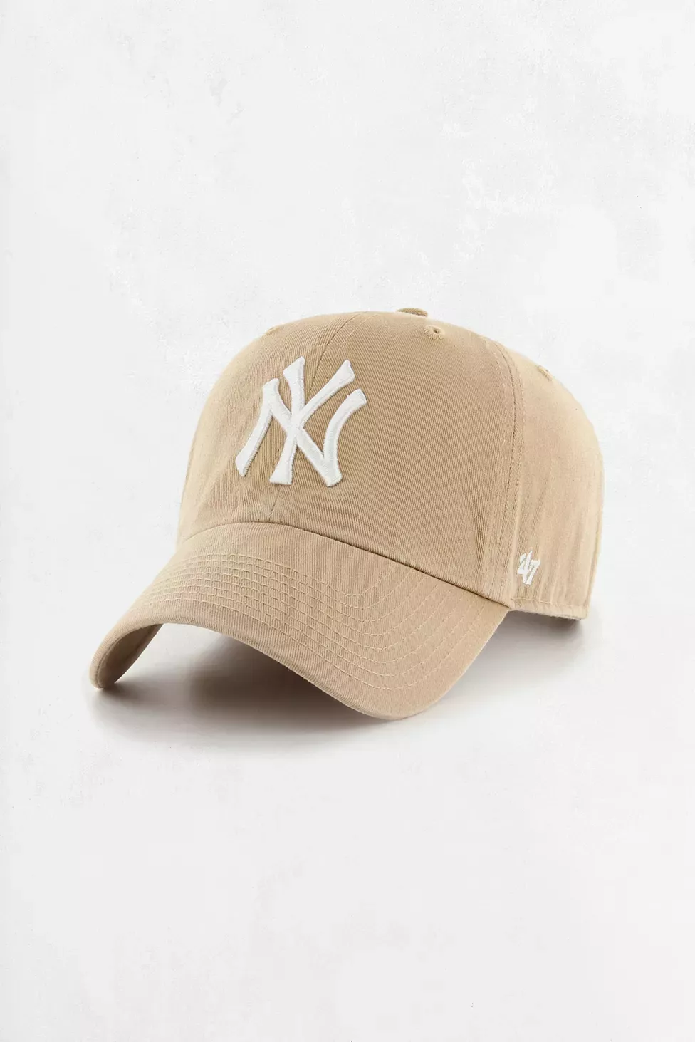 New Era New York Yankees MLB Camp Tee in Cream, Men's at Urban Outfitters