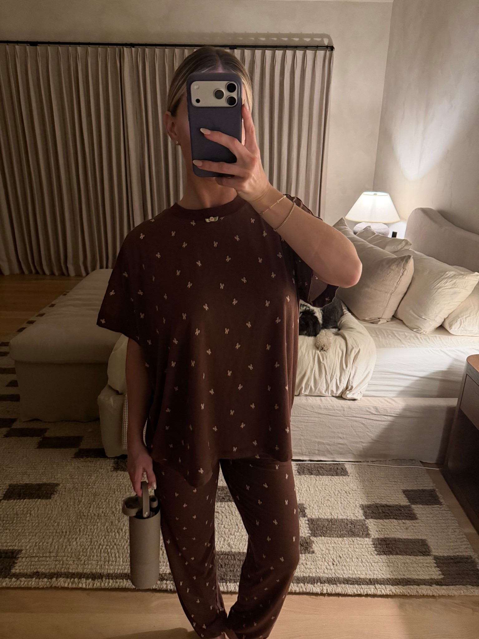 Small in top & bottom!