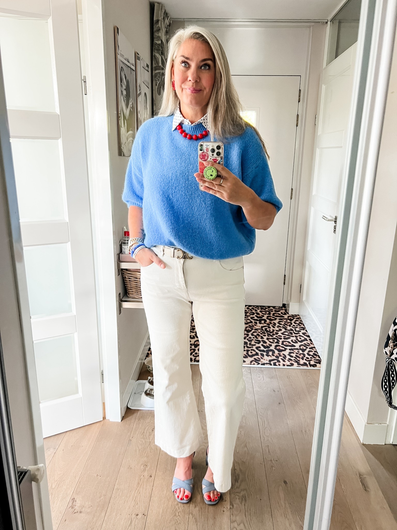 Ootd - Monday. Beige kick flare jeans (Norah, ly, 40) paired with a blue sweater, polkadot dicky collar, red necklace, coral earrings and blue heeled sandals (old). 



#LTKeurope #LTKspring #LTKnederlands