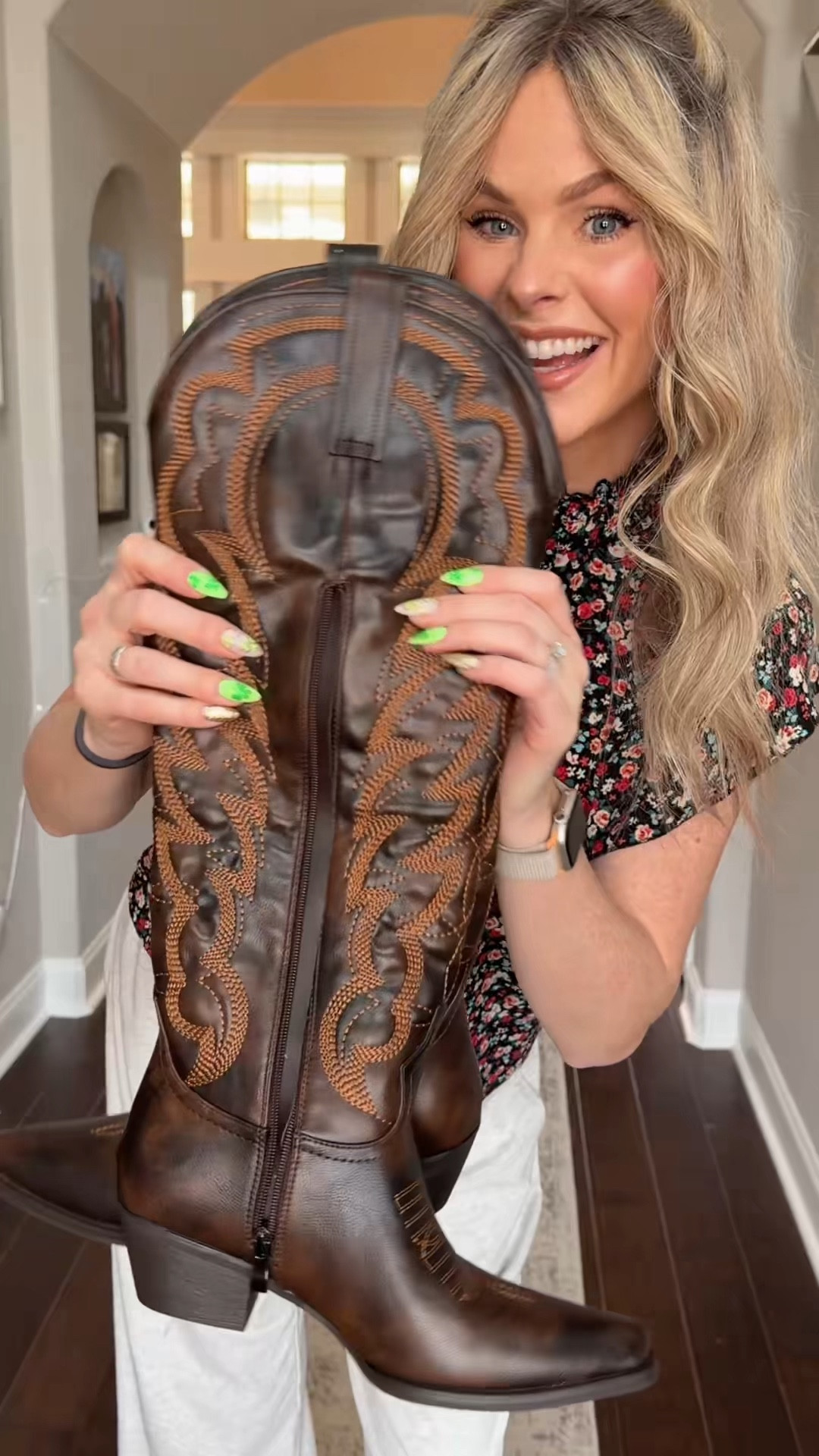 

These boots though 🤎🔥
The color, the height, the comfort… everything is a 10/10. I’m not exaggerating when I say these might be my new favorite pair. They go with everything and are ridiculously comfortable.

Use code COURT20 for the shorts and top!

Safe to say… these are coming with me everywhere this season. 👏✨

#modatope #cowboyboots #countryconcertoutfit #bootsstyle 

#LTKmomlife #LTKSaleAlert #LTKgrwm