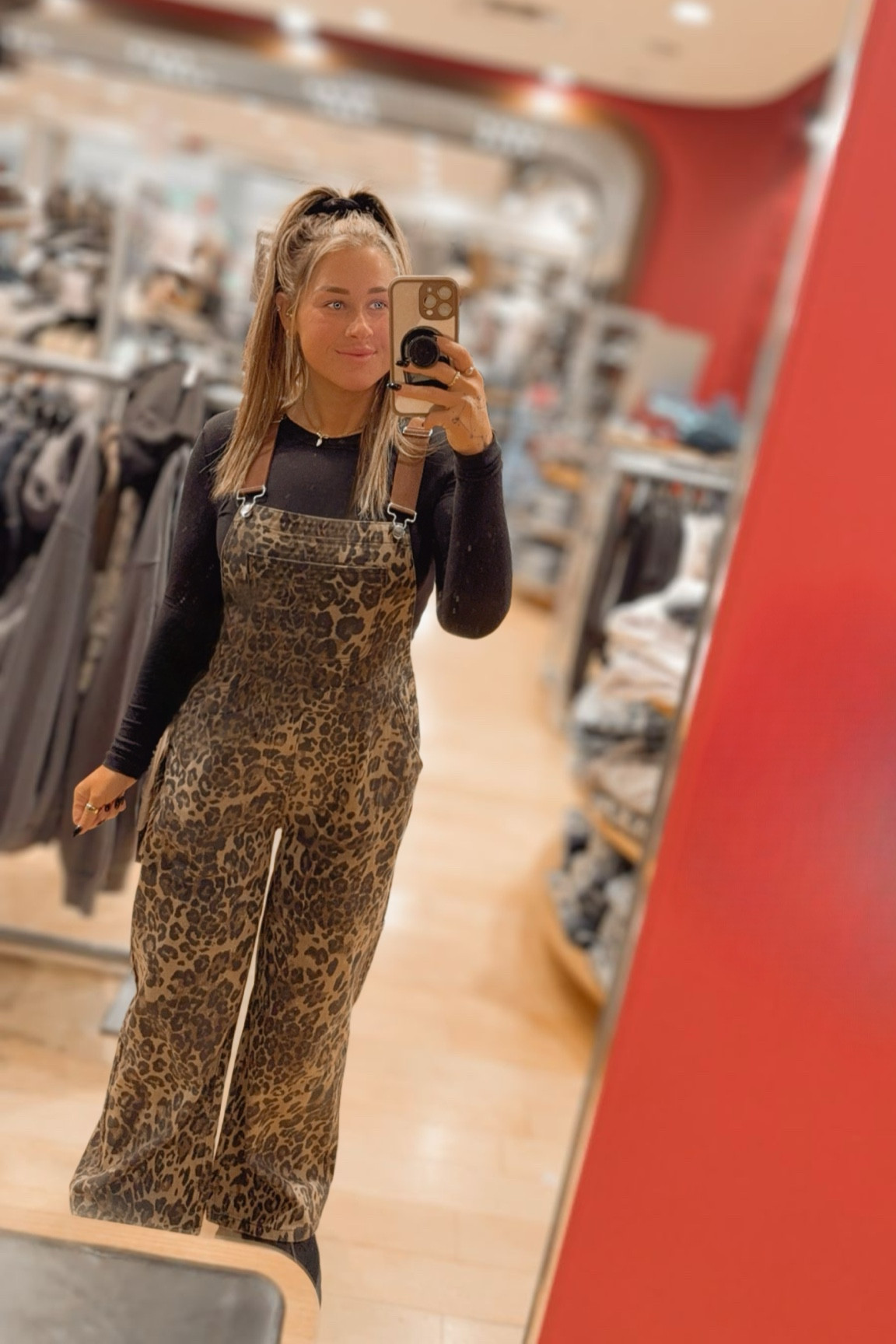 I heard leopard print is back 🤎🖤 

#LTKSeasonal #LTKFindsUnder100 #LTKMidsize