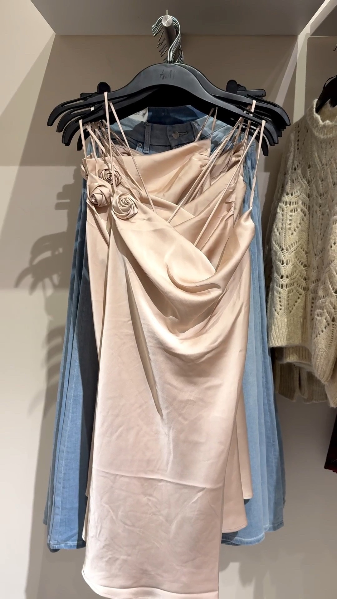 Now you know when I went to H&M this week I didn just find those few things right. I thought it would be fun to break things up by style. I didn’t want to overwhelm you with all these beautiful things. 

#LTKvlog #LTKselfcare #LTKPetite