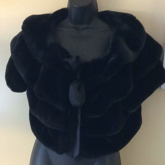 💞JESSICA Simpson 💞faux fur cape coat | Poshmark