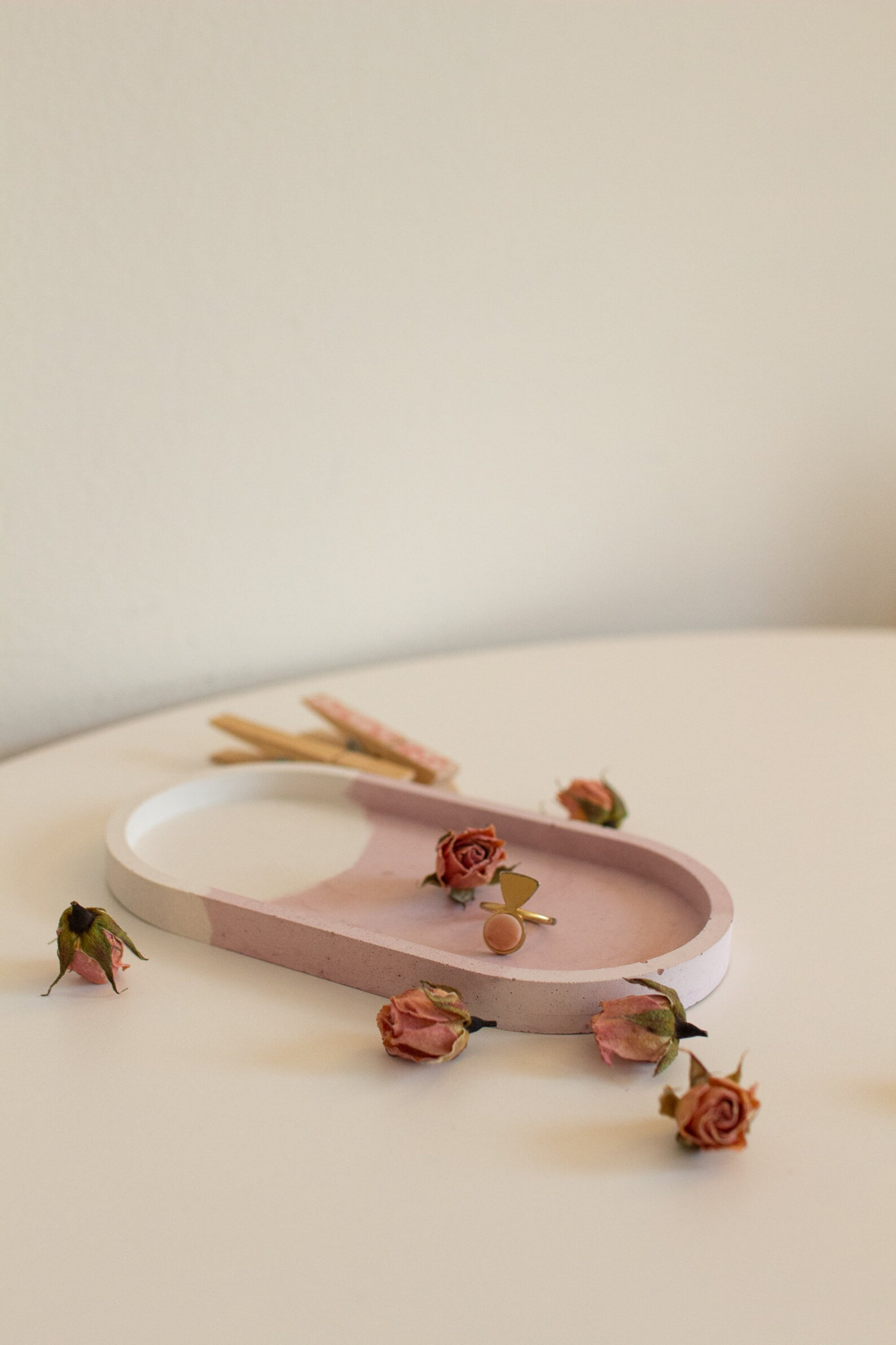 Gemwelove-Concrete/Home Decor/Home Decor/Decor Plate/Pink/Interior/Handmade/Catchall Tray/Home Go... | Etsy (US)