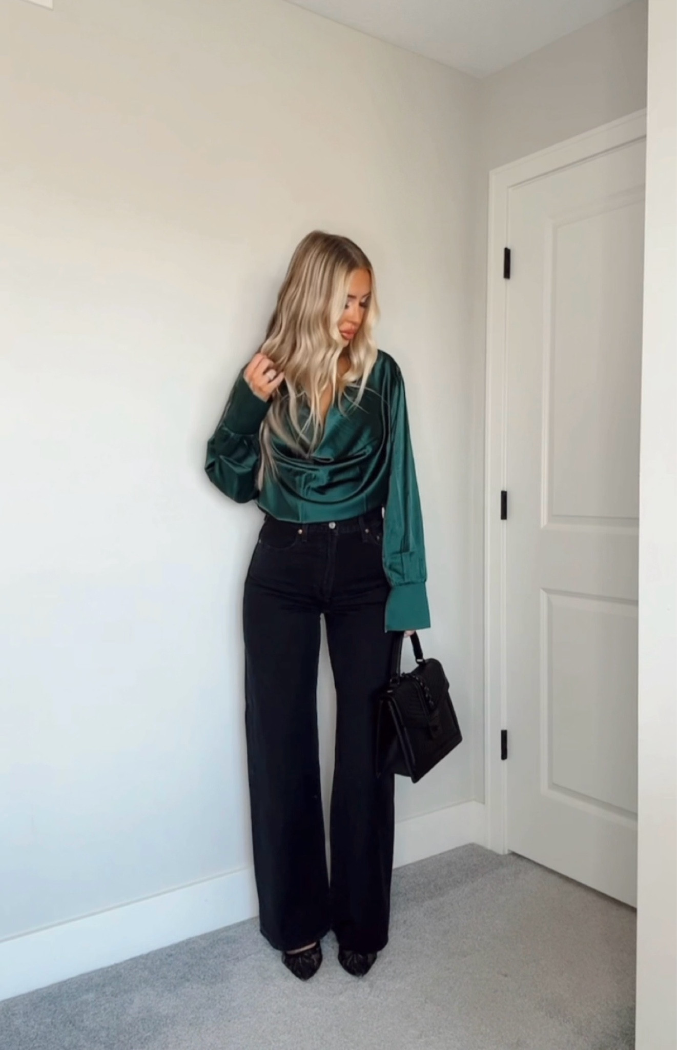 Holiday Outfit Idea: Day 1/7 🎄 wearing a size S in the top & size 28 in the jeans 

#LTKHoliday #LTKFindsUnder100 #LTKStyleTip