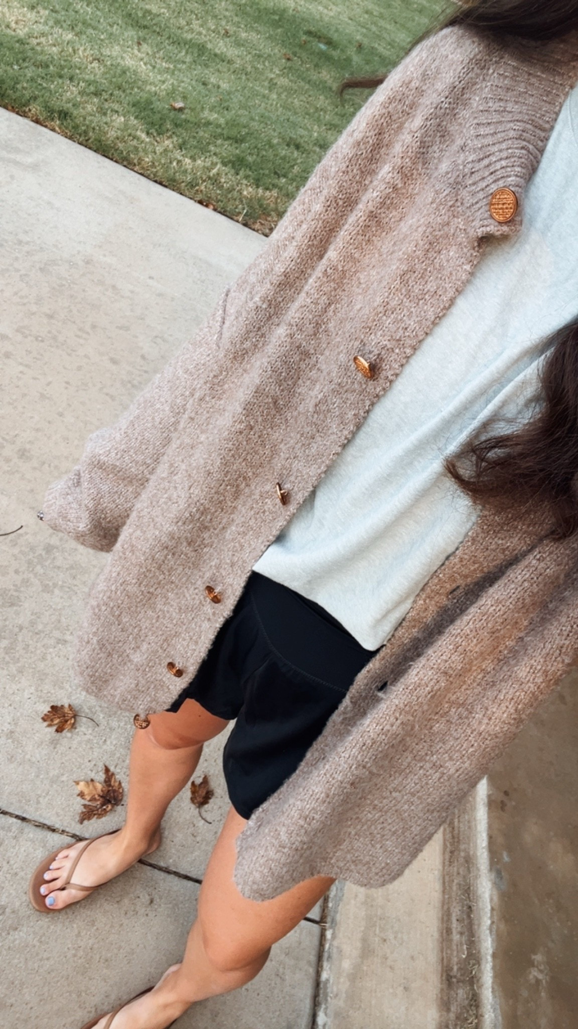 Wearing my true size medium and it’s very oversized! Soft cozy cardigan with gold button details. 

Fall outfit / fall cardigan / falll sweater / early fall outfit / mom outfit / comfy outfit

#LTKootd #LTKmomlife #LTKSeasonal