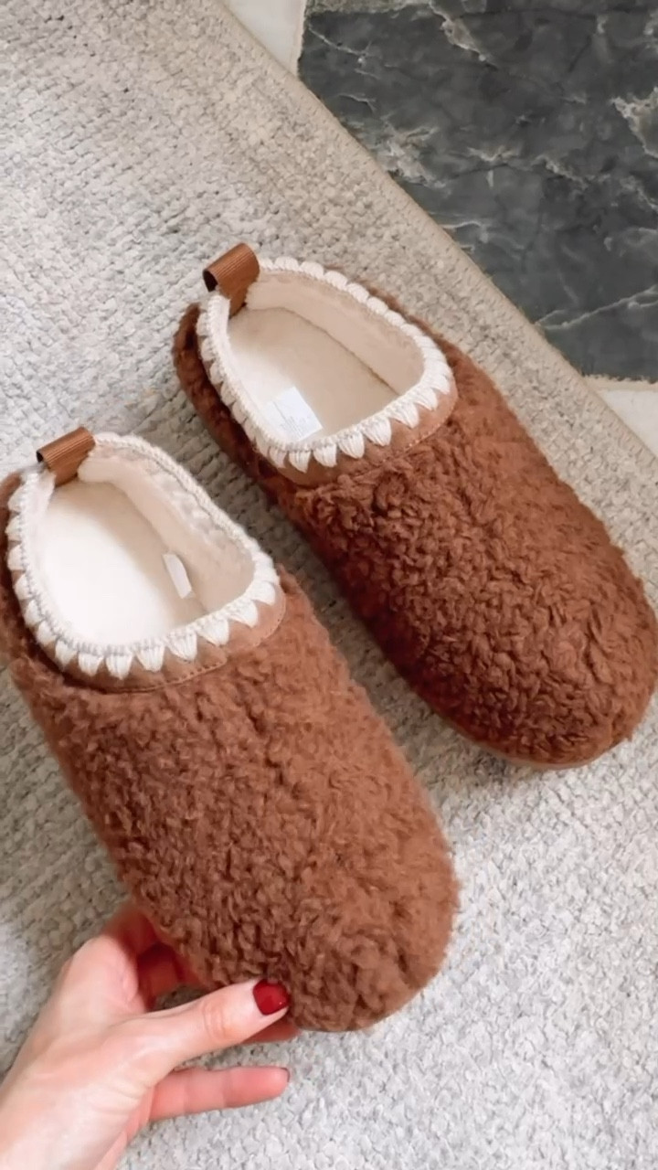 Soft, warm, and endlessly cozy — these brown fuzzy slippers from Target are the perfect fall essential for slow mornings and relaxing nights at home!

#TargetStyle #TargetFinds #CozyStyle #FallFavorites #Loungewear #ComfyAtHome #NeutralStyle #WardrobeEssentials #EverydayChic #LTKStyle #FallVibes #HomeStyle



#LTKFindsUnder50 #LTKHome #LTKShoeCrush