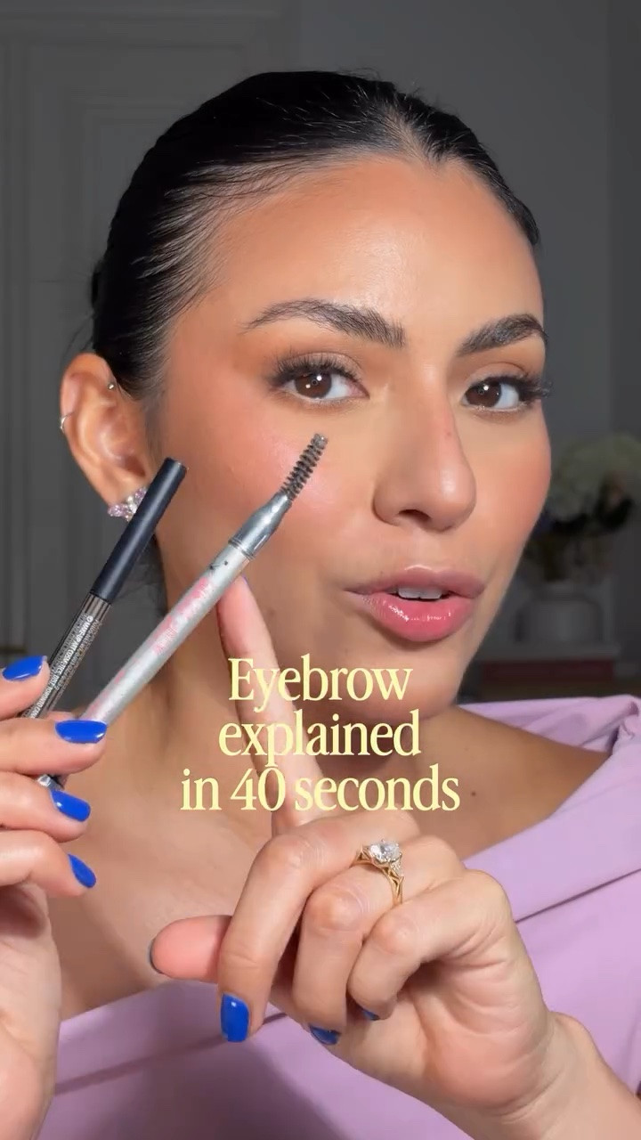 The easiest and beginner friend method for eyebrows ✨🐝 the trick is to know also your shades of the eyebrow pencil and that would be it 🌸 
@maccosmeticsgermany + @benefitgermany products 

#eyebrowshaping #makeupforbeginners #makeupartistineurope