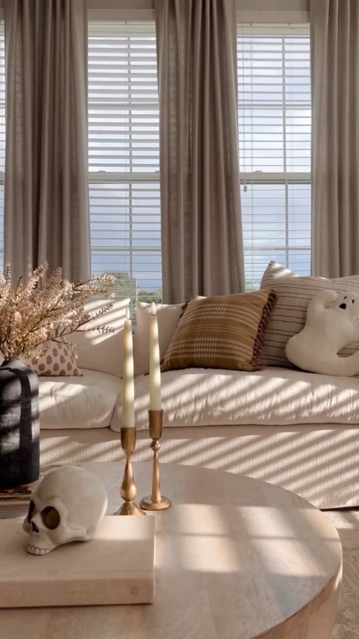 Halloween living room decor 👻💀🍂

#LTKhome #LTKSeasonal #LTKHalloween