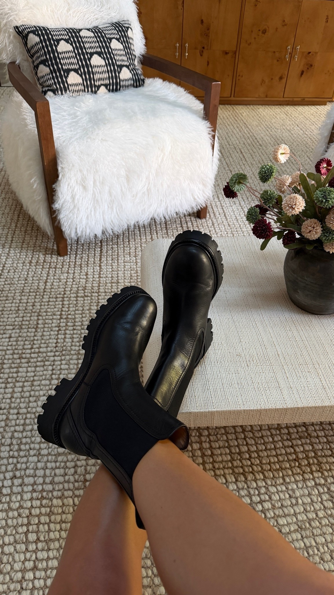 I got these a few years ago in Italy and have put some serious miles on them! I took measurements and linked the most similar I could find!🖤