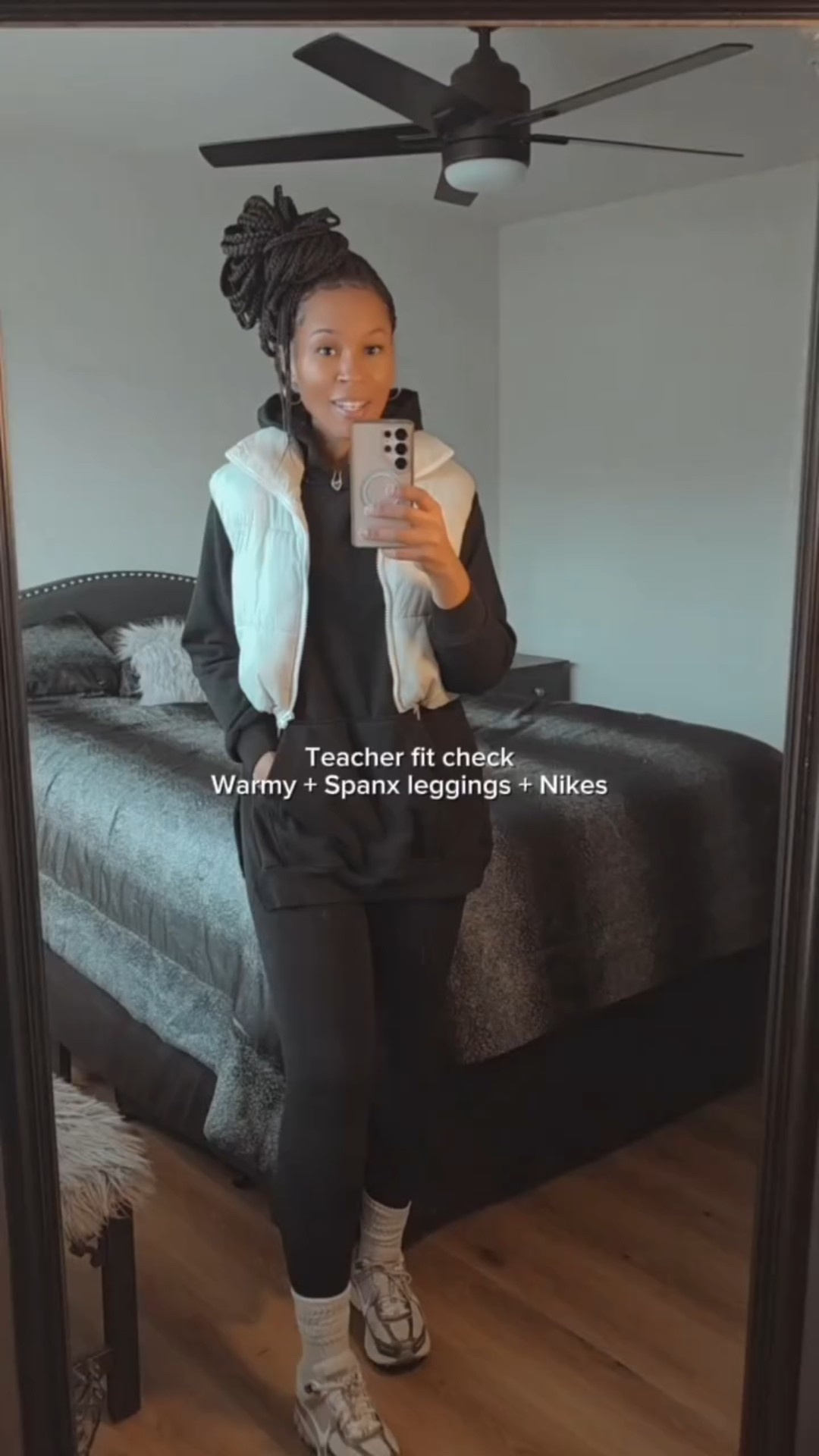 The classroom uniform that stays on rotation. Warmy. Spanx leggings. Nikes. Period. ✔️

Educators...are you a dress-up person or do you prefer comfy clothes? 

#warmy #spanxleggings #nikevomero