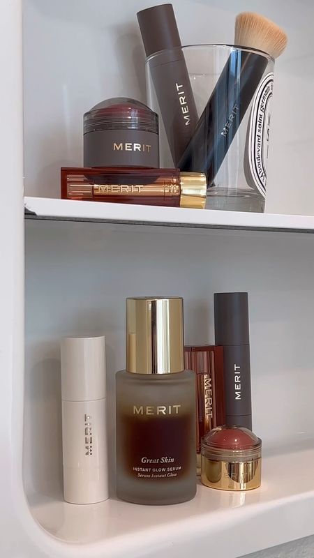 Great skin you are looking for! @merit first skincare product is here! Great Skin™ Instant Glow Serum, is a super lightweight serum that gives my skin instant glow and hydration that prep the perfect skin for the day.

This b-phase serum is infused with four types of hyaluronic acid that instantly plumps the skin. It is also packed with niacinamide, an anti-inflammatory that reduces redness, diminishes dullness and pores and improves skin texture. 

Before using, shake well and massage a couple of pumps into the skin. The formula absorbs so quickly and will not feel greasy or tacky. 

I love this serum because it is so multitasking. I love using it before applying The Minimalist Foundation Stick, which gives my skin a boost of hydration. 

Now available at @merit and @sephora