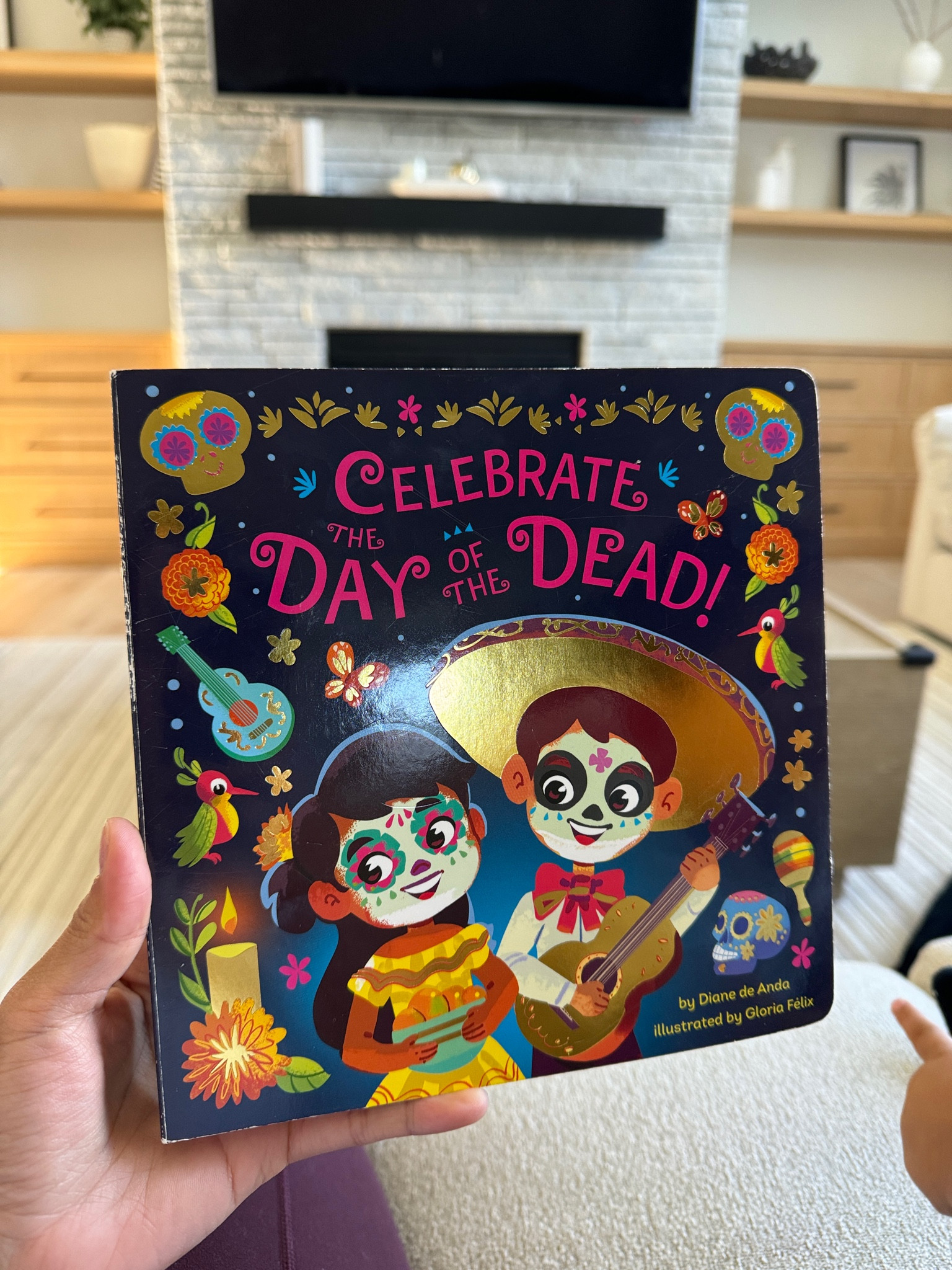The cutest Dia de los Muertos book! It has a couple of words in Spanish but they are simple easy words (: 

#LTKSeasonal #LTKKids #LTKHalloween