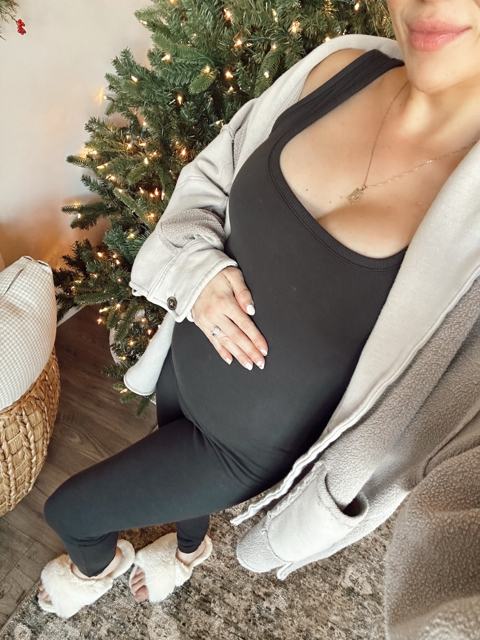 this skims jumpsuit will be a faveee all fall + winter! in a size xs ✨🤰🏼

bump friendly, bump friendly comfy sets, pink blush maternity, jumpsuits, how to style a jumpsuit 

#LTKPetite #LTKActive #LTKBump