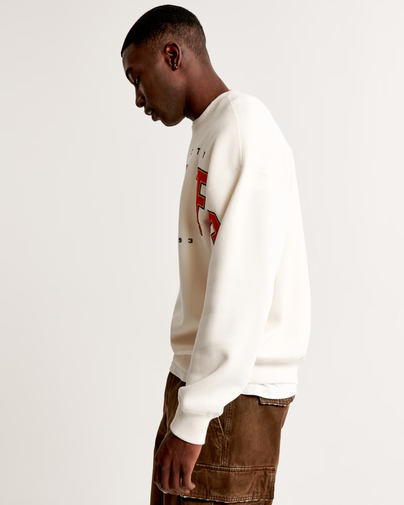 Men's Kansas City Chiefs Graphic Crew Sweatshirt | Men's Tops | Abercrombie.com | Abercrombie & Fitch (US)