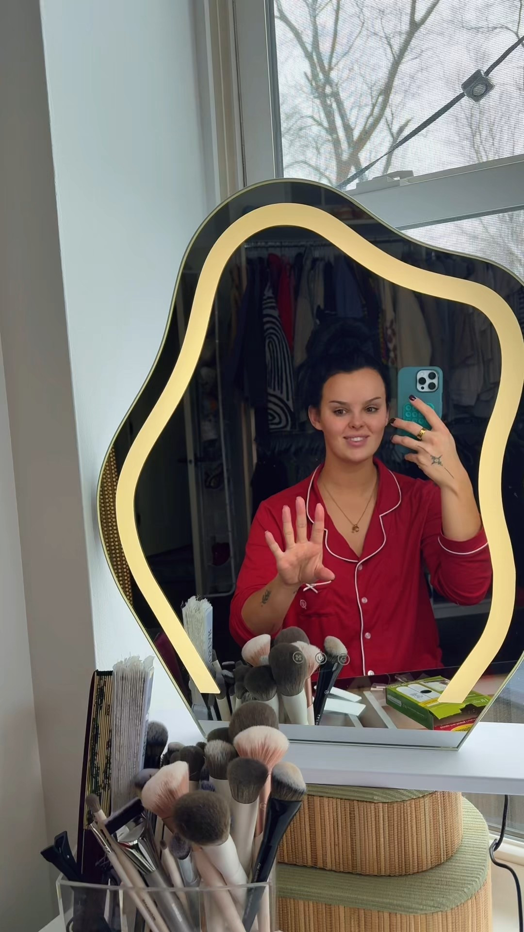 Hot girls use Sun lamps & Command Strips ☀️🙃