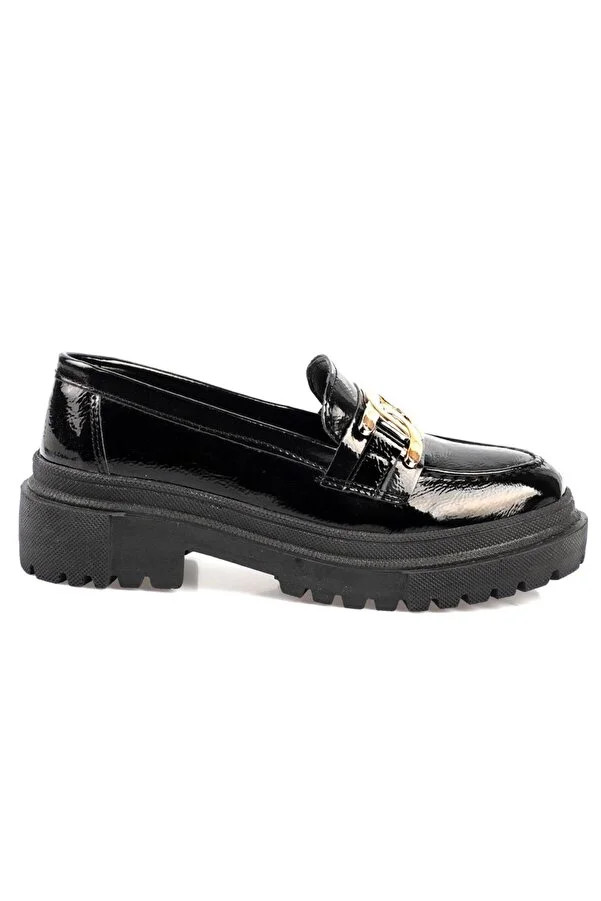Capone Damen-Loafer mit ovaler Zehenpartie, Metallzubehör, Trak-Sohle, faltiges Lackleder, Schwa... | Trendyol DE