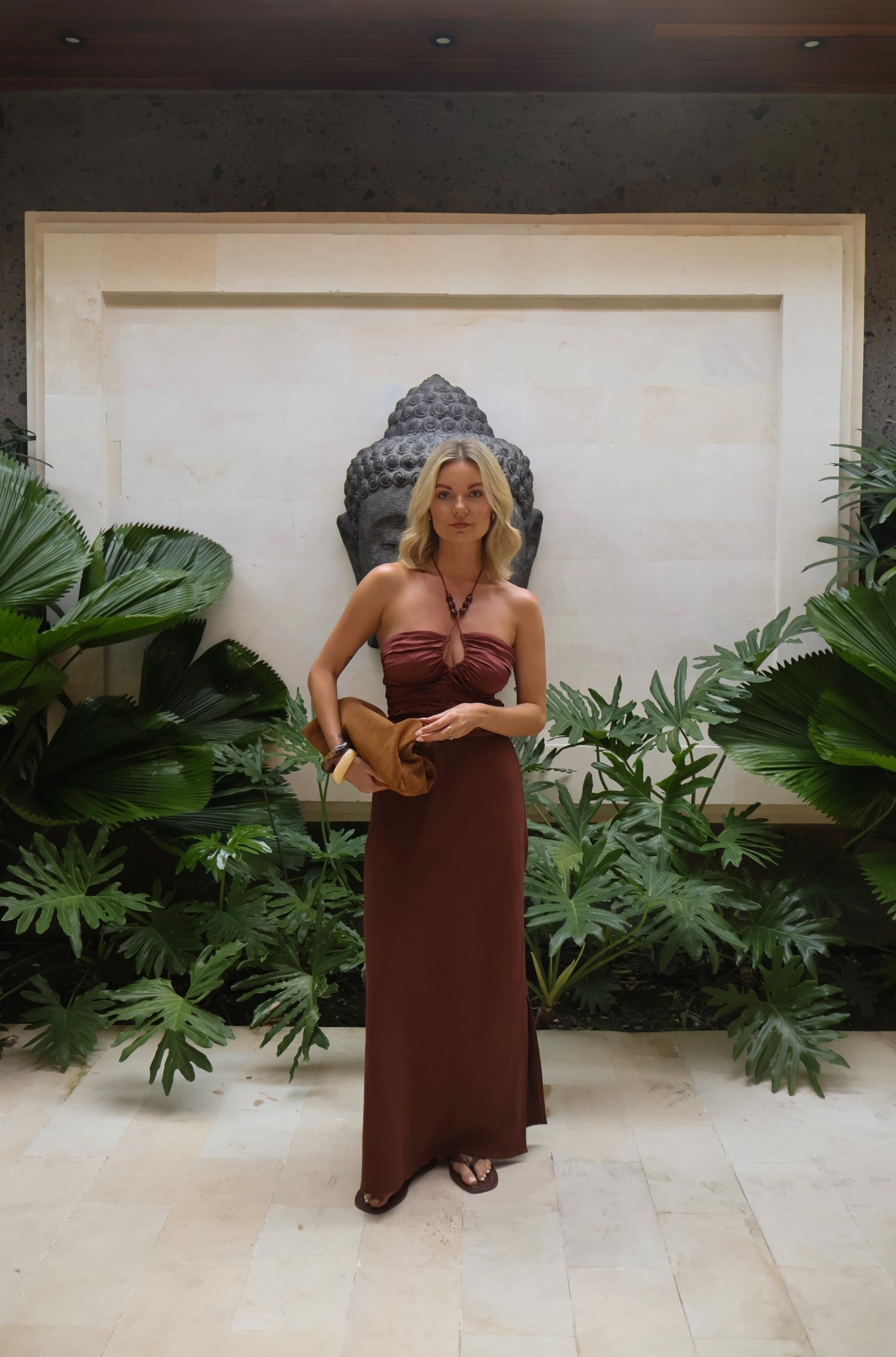 This top & maxi skirt have worked overtime on this trip, a lil look for date night in paradise 🐙
.
.
.
#summerstyle #balistyle #balioutfits #holidayoutfitideas #holidaystyle#sezanelovers