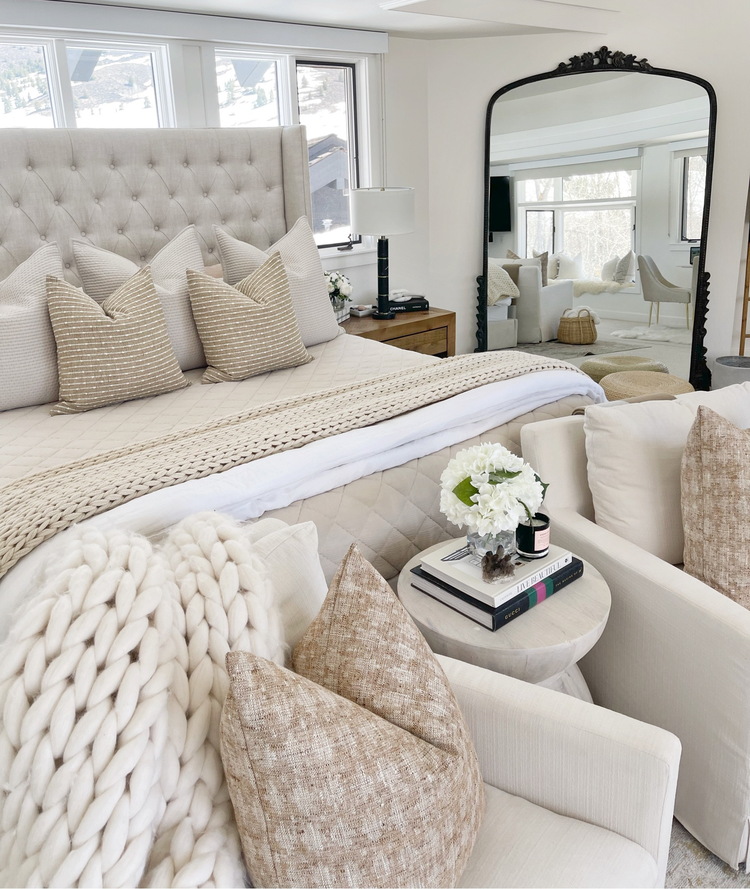 H O M E \ my bedroom refresh! Updated bedding and pillows!

Amazon 
Walmart 
Accent chair
Home
Decor 
Mirror 

#LTKhome