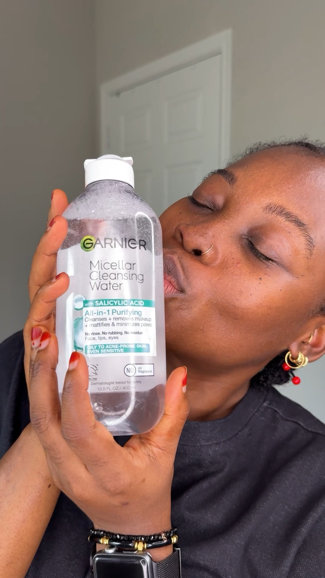 Micellar Cleansing Water by @garnier has always been a staple in my skincare routine but this new Cleansing Water with Salicylic Acid is my new fave! 

It cleanses + removes makeup + mattifies & minimizes pores. what’s not to love about it.
I’m also a fan of the Garnier Skincare Micellar Celansing Eco Pads, I just love that they’re reusable! 

#skincare #skincareroutine #skincarecreator 

#LTKBeauty