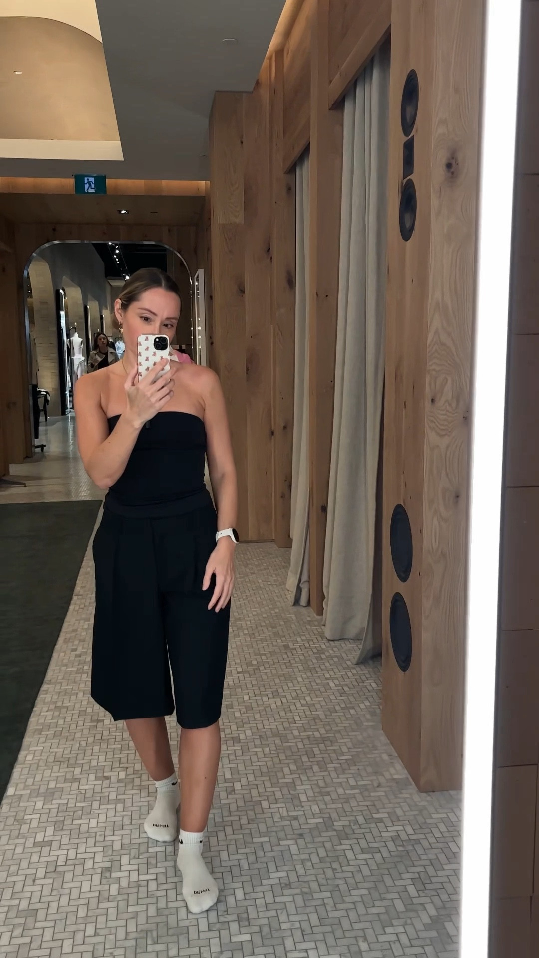 To say I’m obsessed with these shorts is an understatement. I sized up to a 6 for a baggier lower waisted fit 

#LTKcanada #LTKstyletip