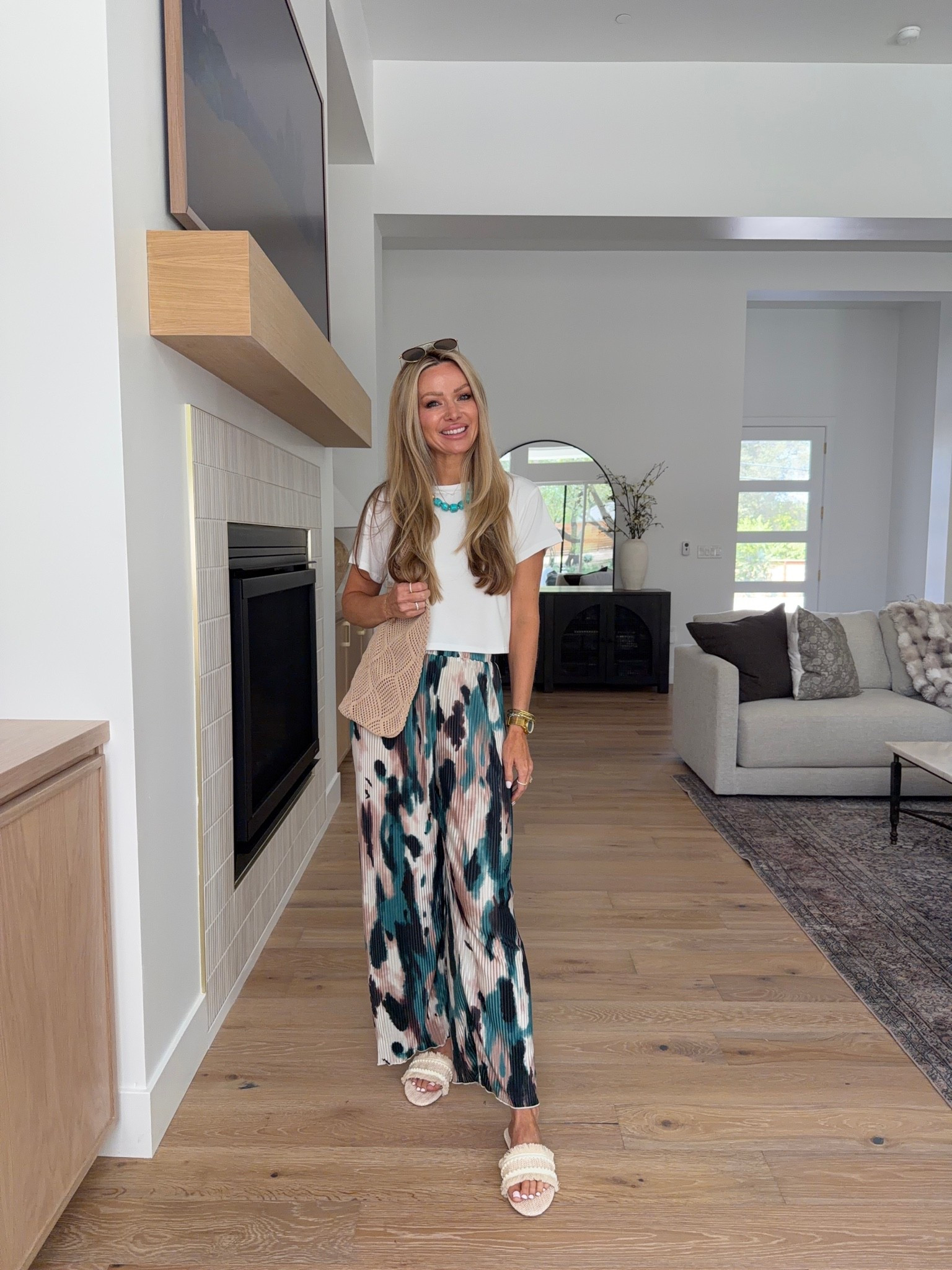 The Amazon outfits that showed up this week… and every single one is a keeper. 🤎
Comment AMAZON and I’ll send you all the info ✨

There’s nothing better than opening an Amazon package and actually loving everything inside. These three outfits are cute, comfortable, and so easy to mix and match with pieces you probably already own.

✨ Outfit 1: Flowy printed wide-leg pants + a classic white tee for an effortless vacation look.

🖤 Outfit 2: The cutest button-front knit tank paired with denim shorts for an easy everyday outfit.

🤍 Outfit 3: Neutral sleeveless top + white shorts for a polished summer look you’ll wear on repeat.

These are the kinds of outfits I reach for when I want to look put together without spending forever getting dressed.

Which one would you wear? 💕

Save this for your next Amazon order and follow for more affordable fashion finds!

#amazonfashion #amazonfinds #summeroutfits #affordablefashion #amazonstyle