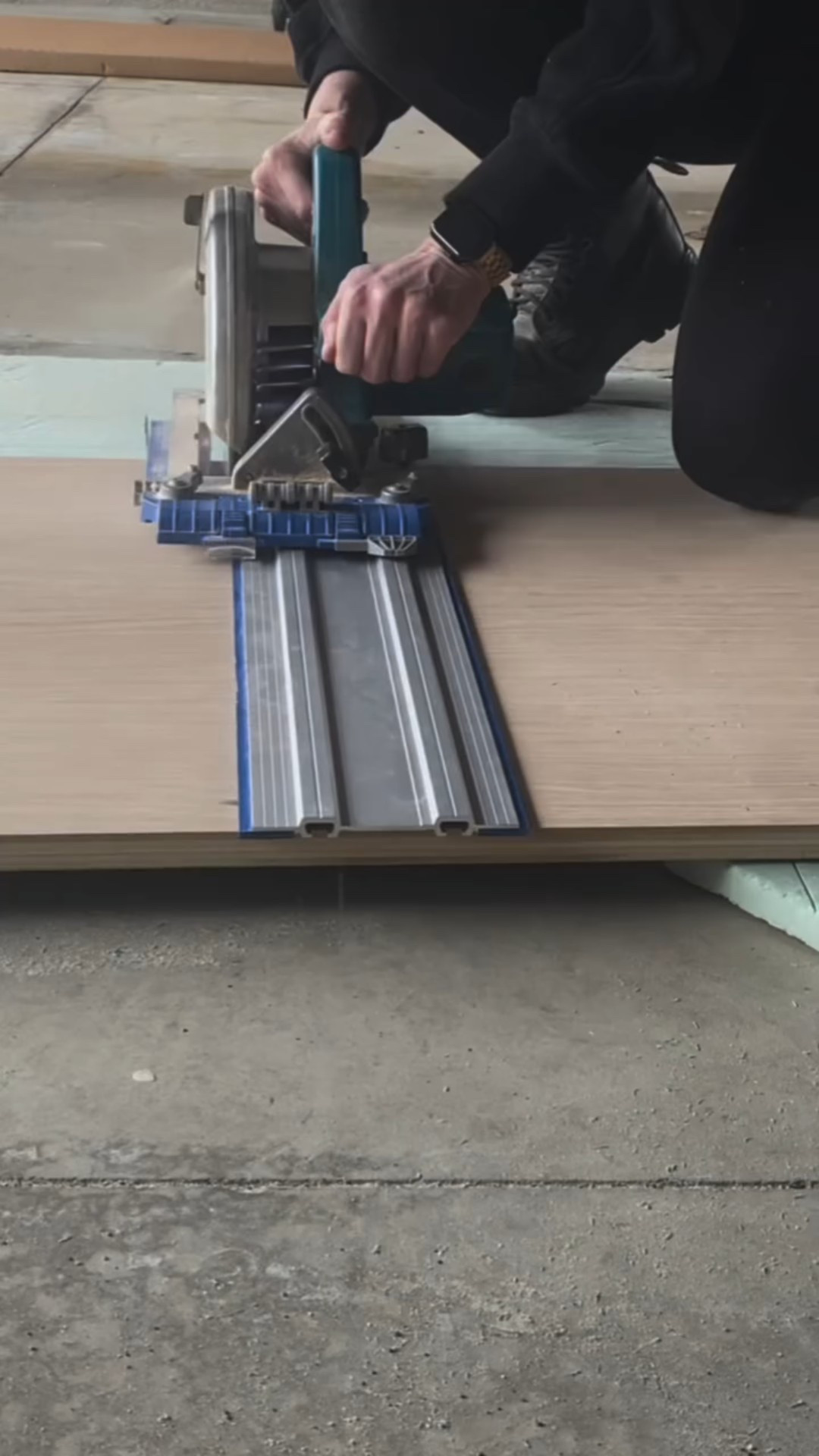 White oak floating shelves start to finish… well almost! Just needs a top coat and then ready to install! ✨How to ✨ Check link in bio for blog post tutorial on how to make your own! @microjig making these table saw cuts easier 😍

 #tipsandtricks #woodworking #diytips #custommade #howto #floatingshelves #openshelving #tutorial #diy