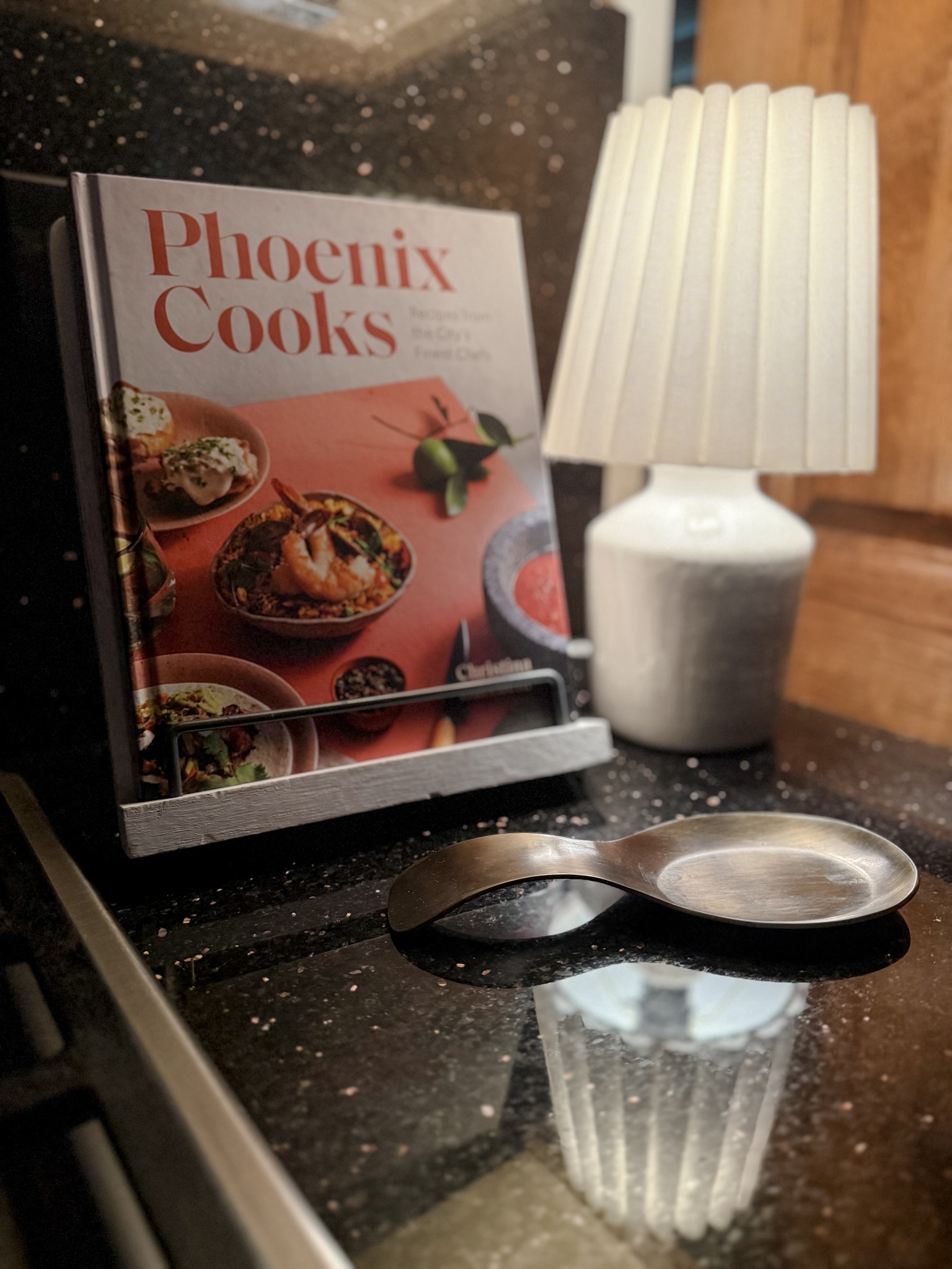 Everyone needs a little light in the kitchen 💡👩🏻‍🍳🖤

#LTKHome